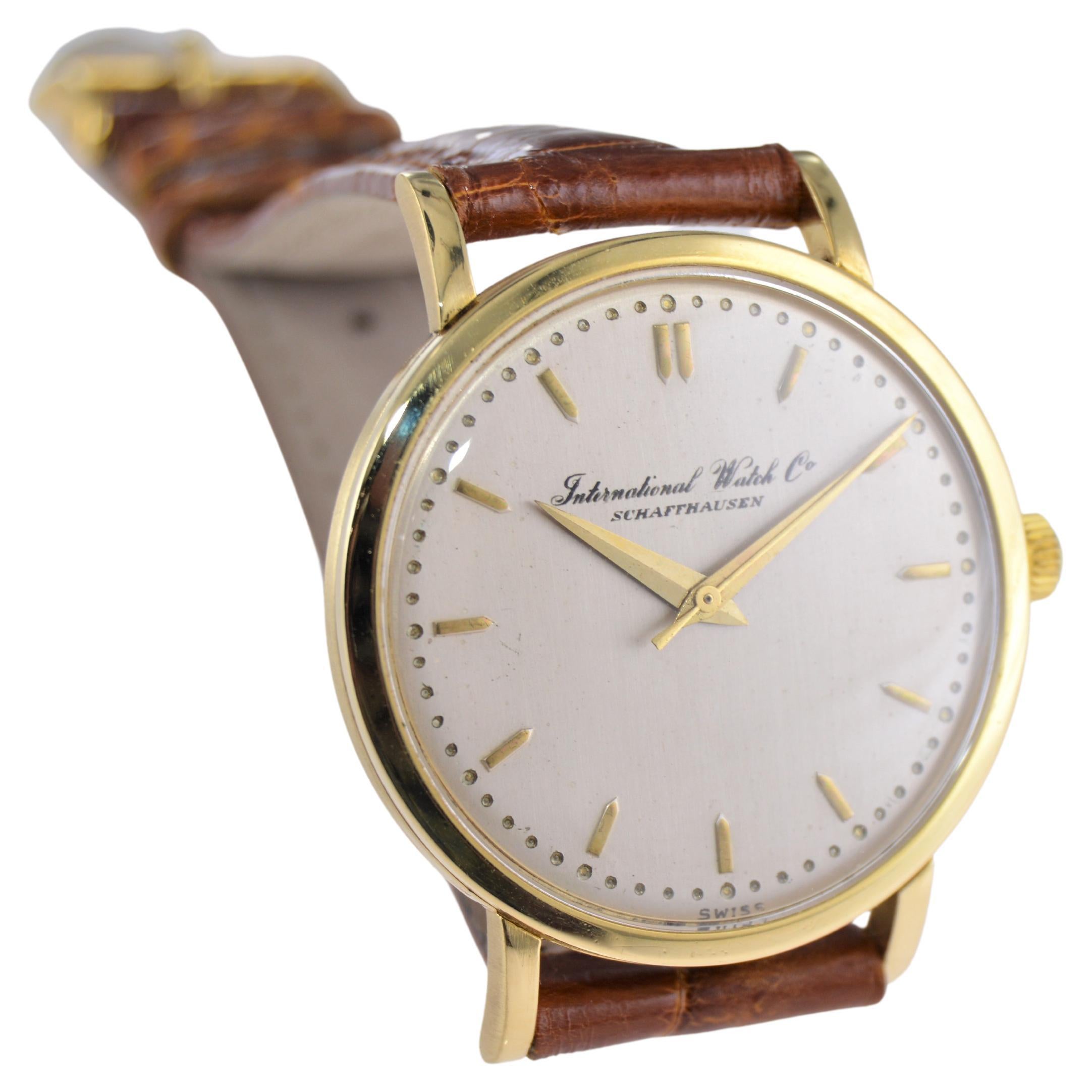 Women's or Men's International Watch Company 18 Karat Gold Art Deco Full Size Wristwatch, 1940s For Sale