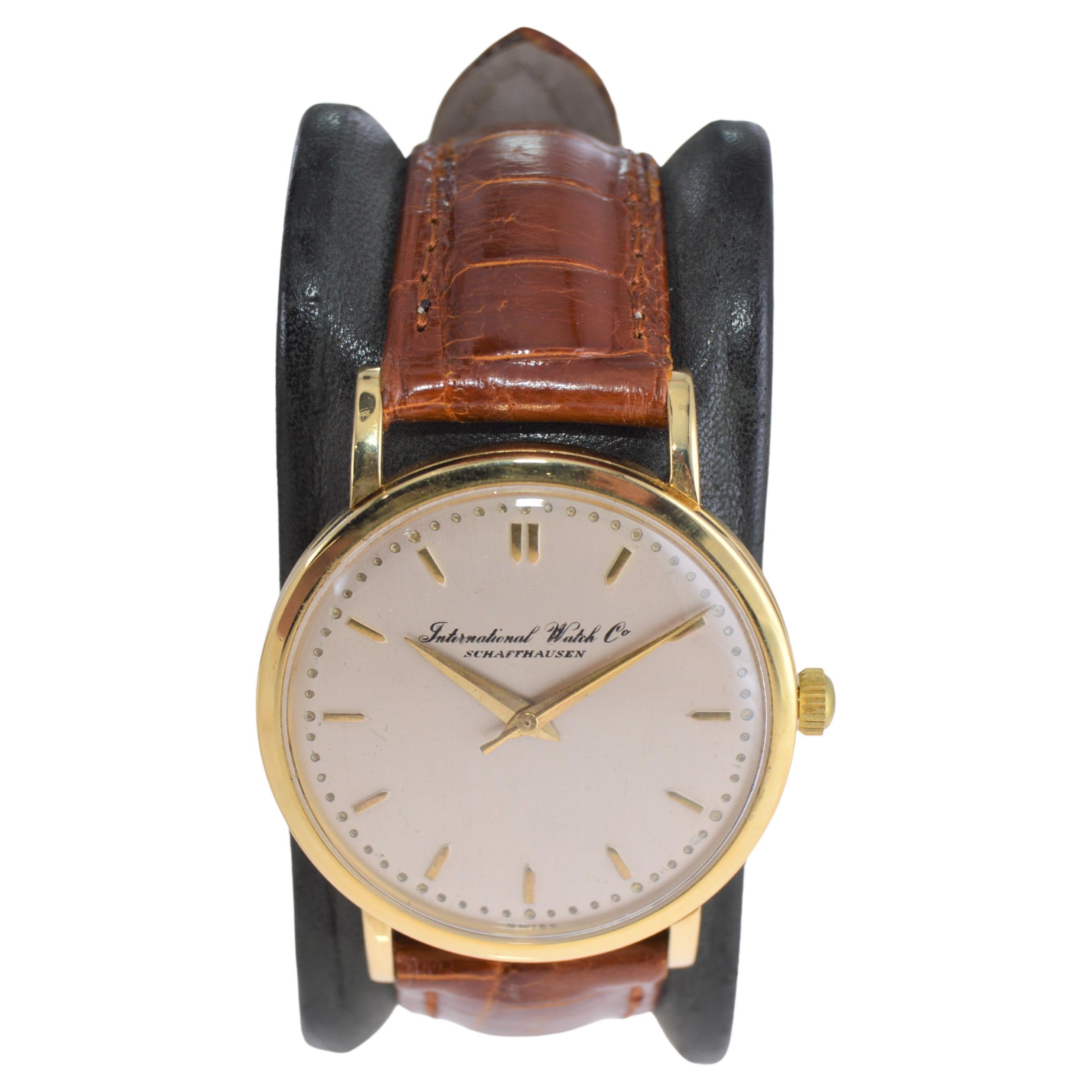 International Watch Company 18 Karat Gold Art Deco Full Size Wristwatch, 1940s For Sale