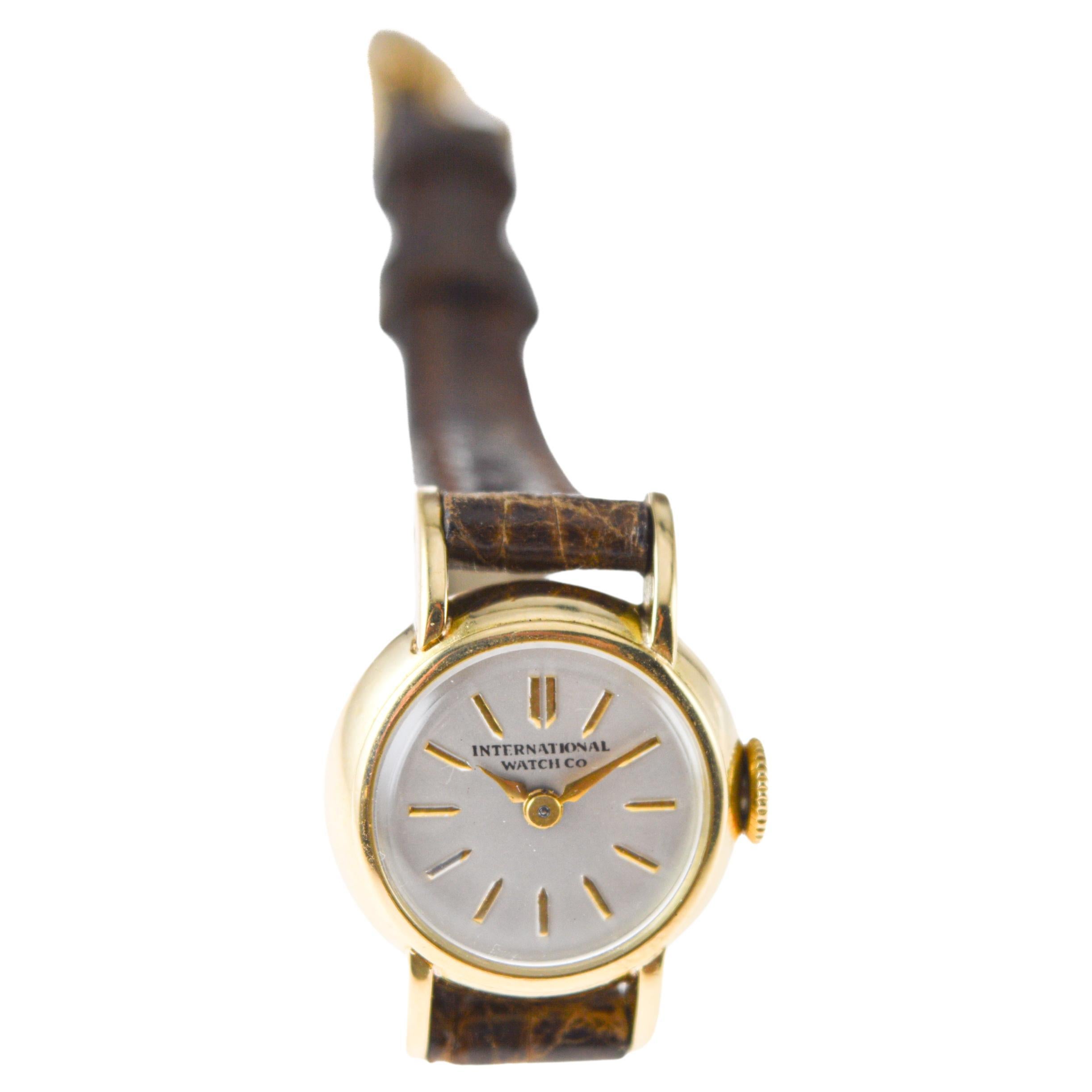 International Watch Company ou IWC Montre pour dames en or massif 18Kt en vente 5