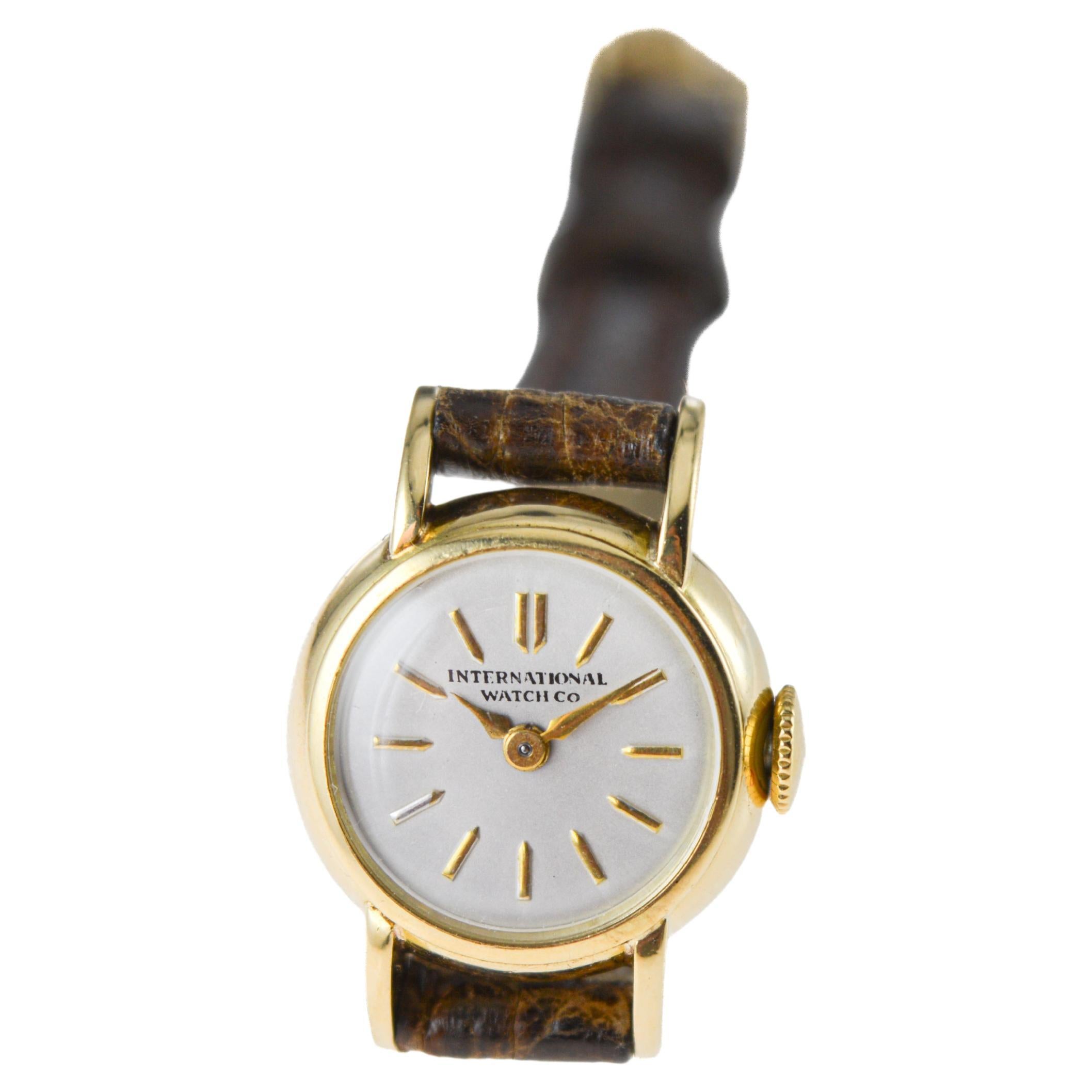 International Watch Company ou IWC Montre pour dames en or massif 18Kt en vente 6