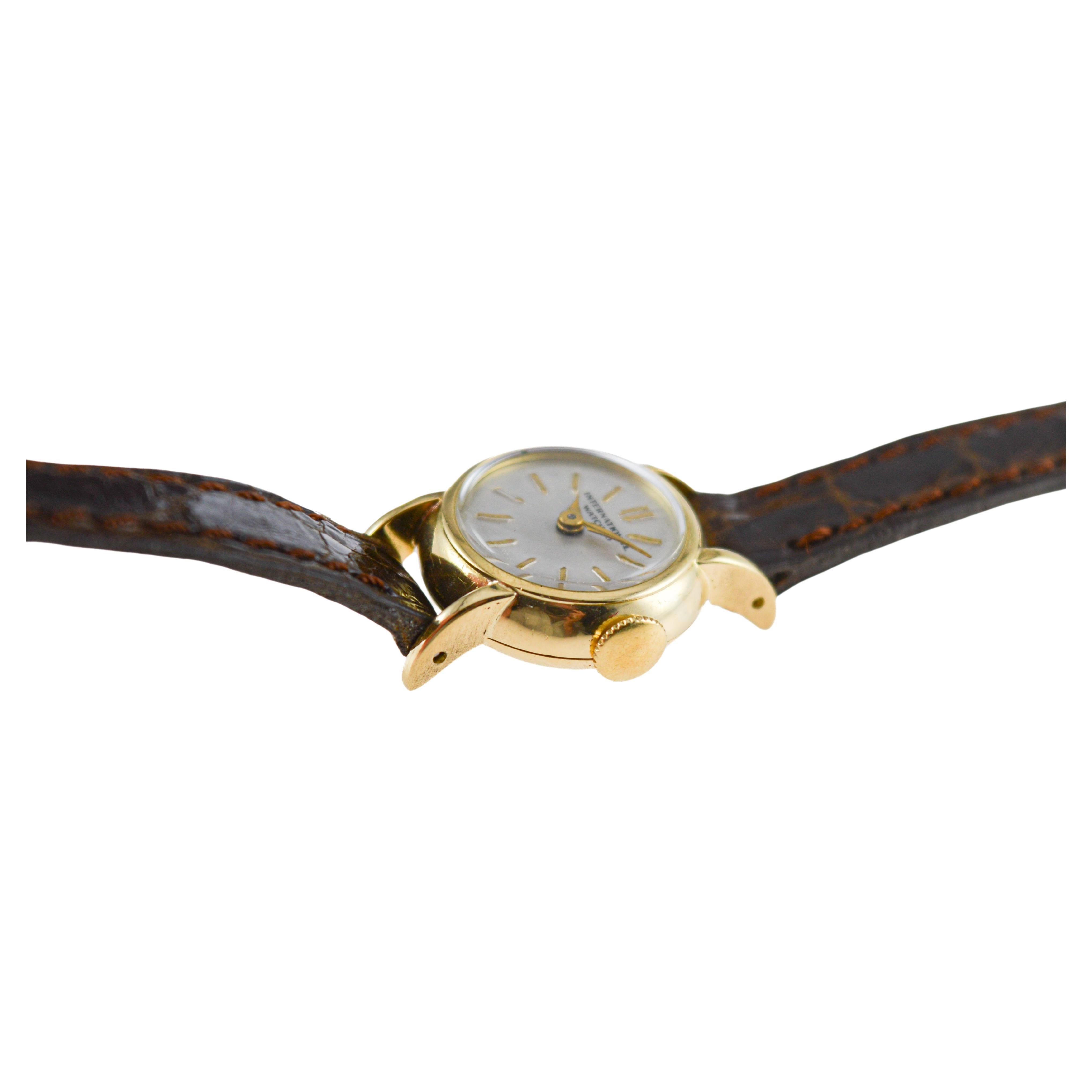International Watch Company ou IWC Montre pour dames en or massif 18Kt en vente 7