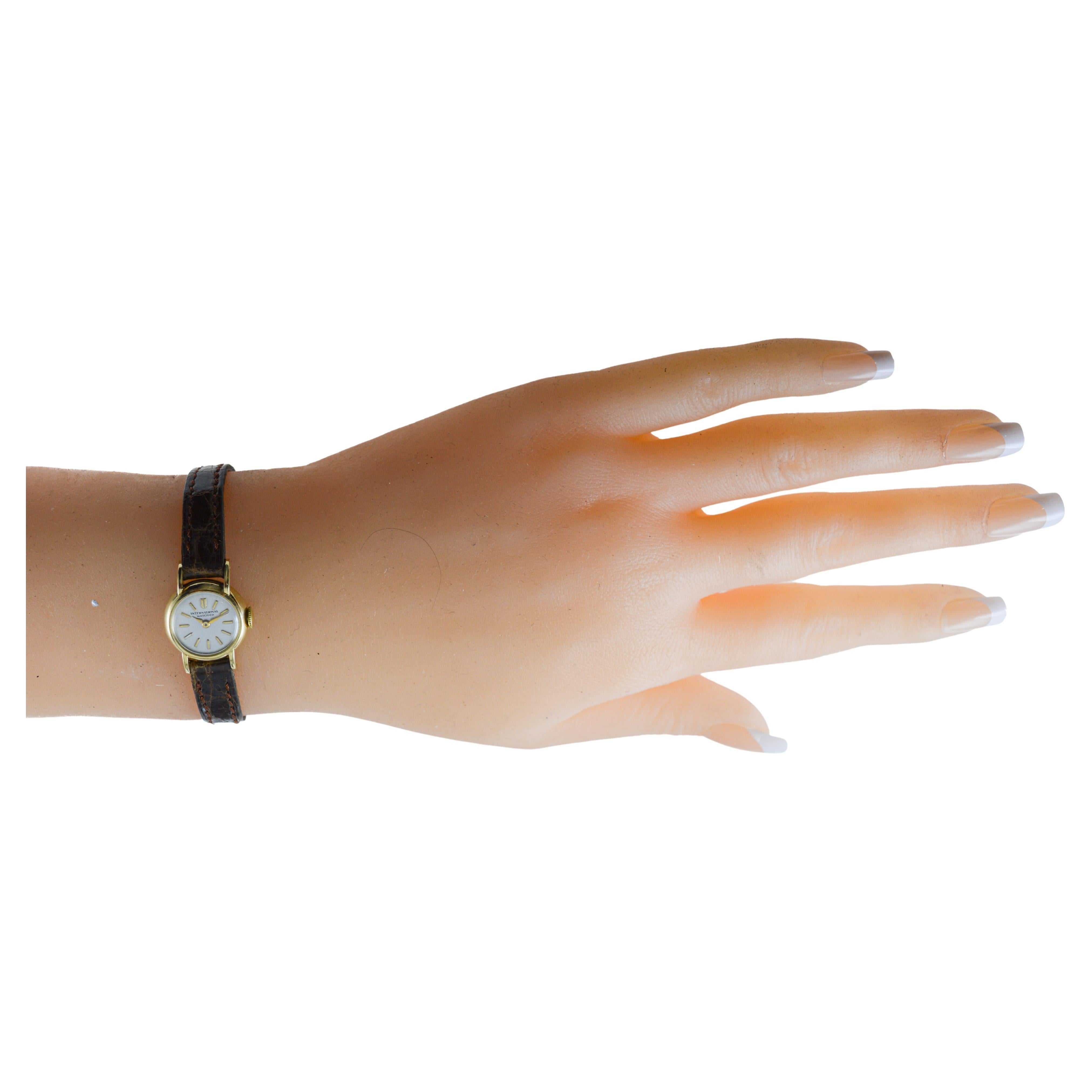 International Watch Company ou IWC Montre pour dames en or massif 18Kt en vente 9
