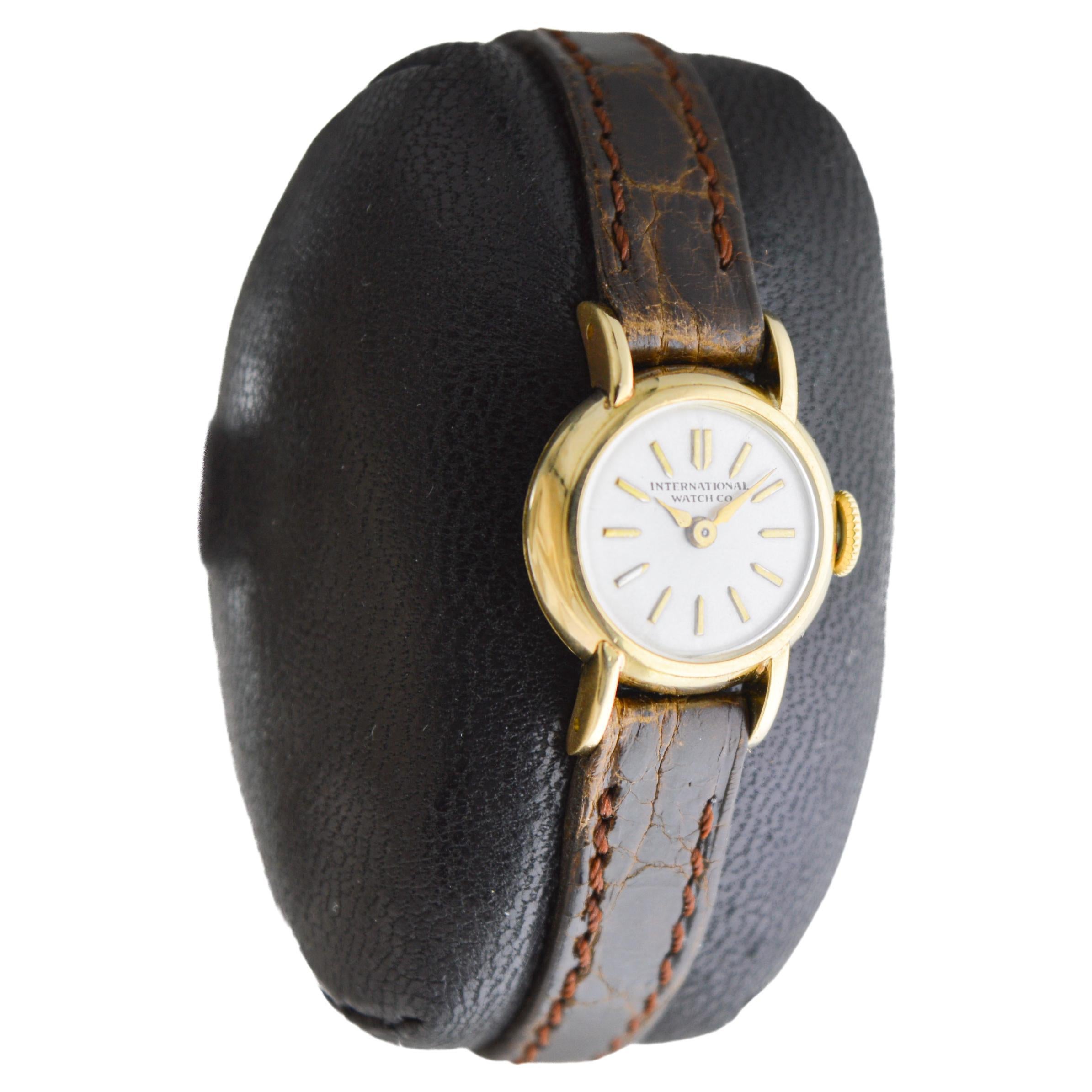 International Watch Company ou IWC Montre pour dames en or massif 18Kt Pour femmes en vente