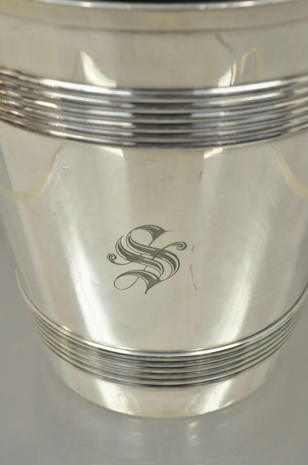 International Wilcox S.P. Co English Regency Champagne Chiller Ice Bucket, 800 Silver. Les caractéristiques de l'objet sont remarquables : qualité et poids, monogramme 