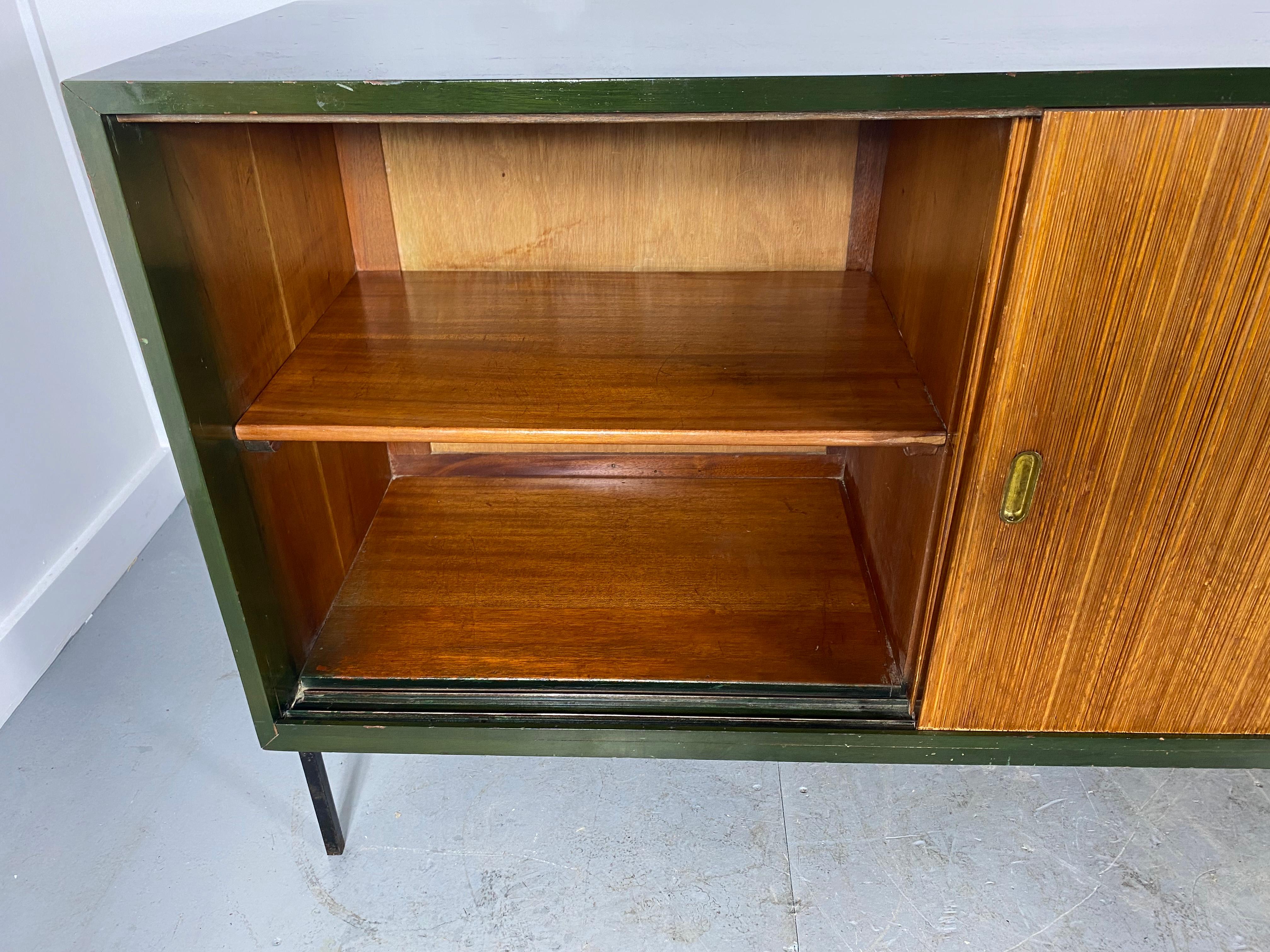 Interplan Unit 'K' Lacquered Sideboard by Robin Day for Hille, 1950s For Sale 7