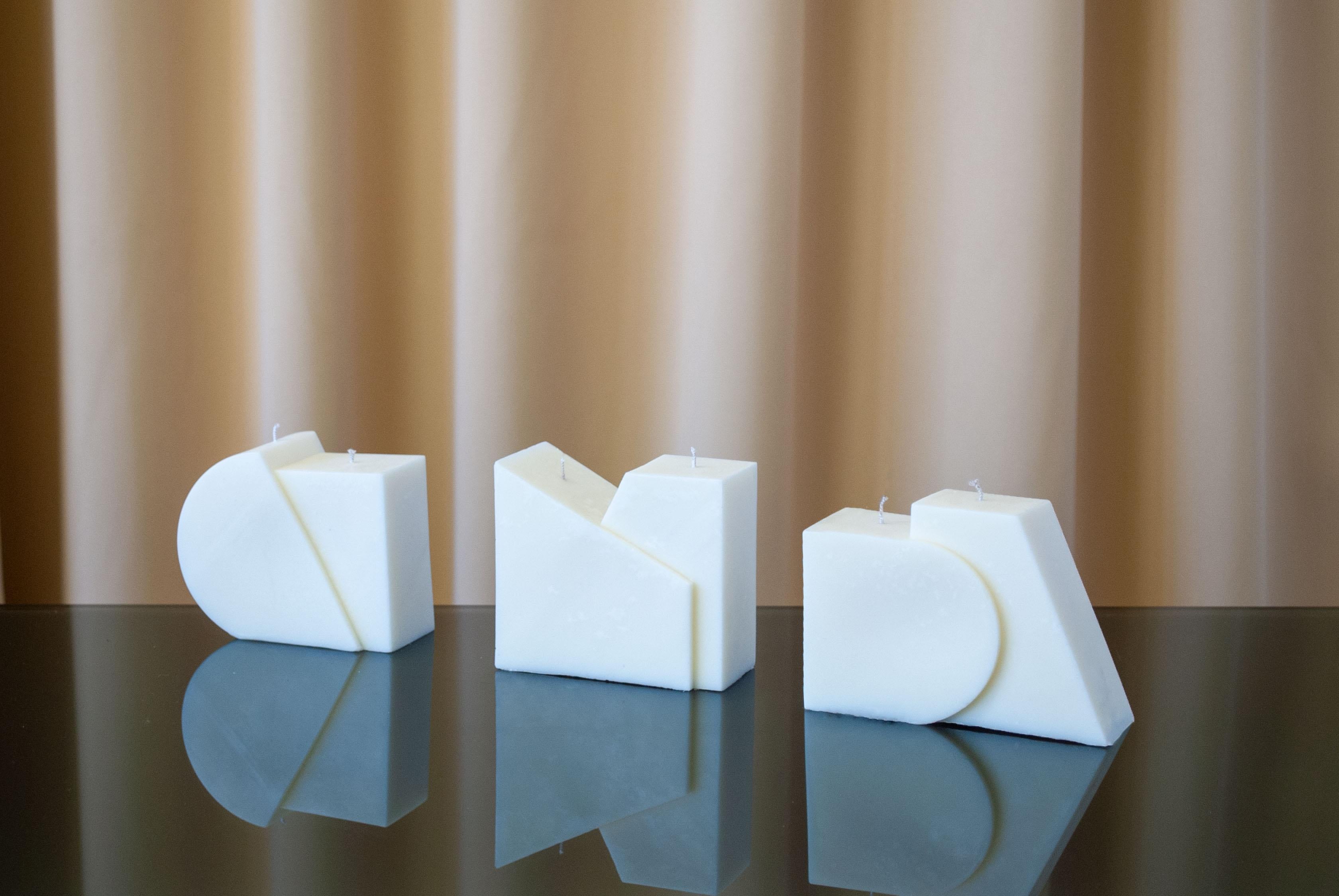 Intersecting Candles, Shape III, White In New Condition For Sale In London, GB