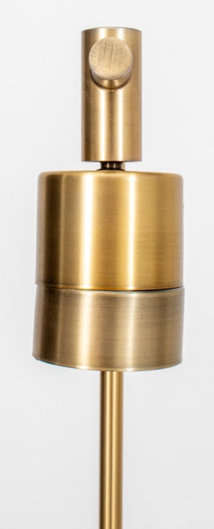 Die Abmessungen für die Intertek Modernist Brass Standing Floor Lamp sind ungefähr:

Höhe: 54,75 Zoll
Breite: 14,25 Zoll
Tiefe: 11 Zoll