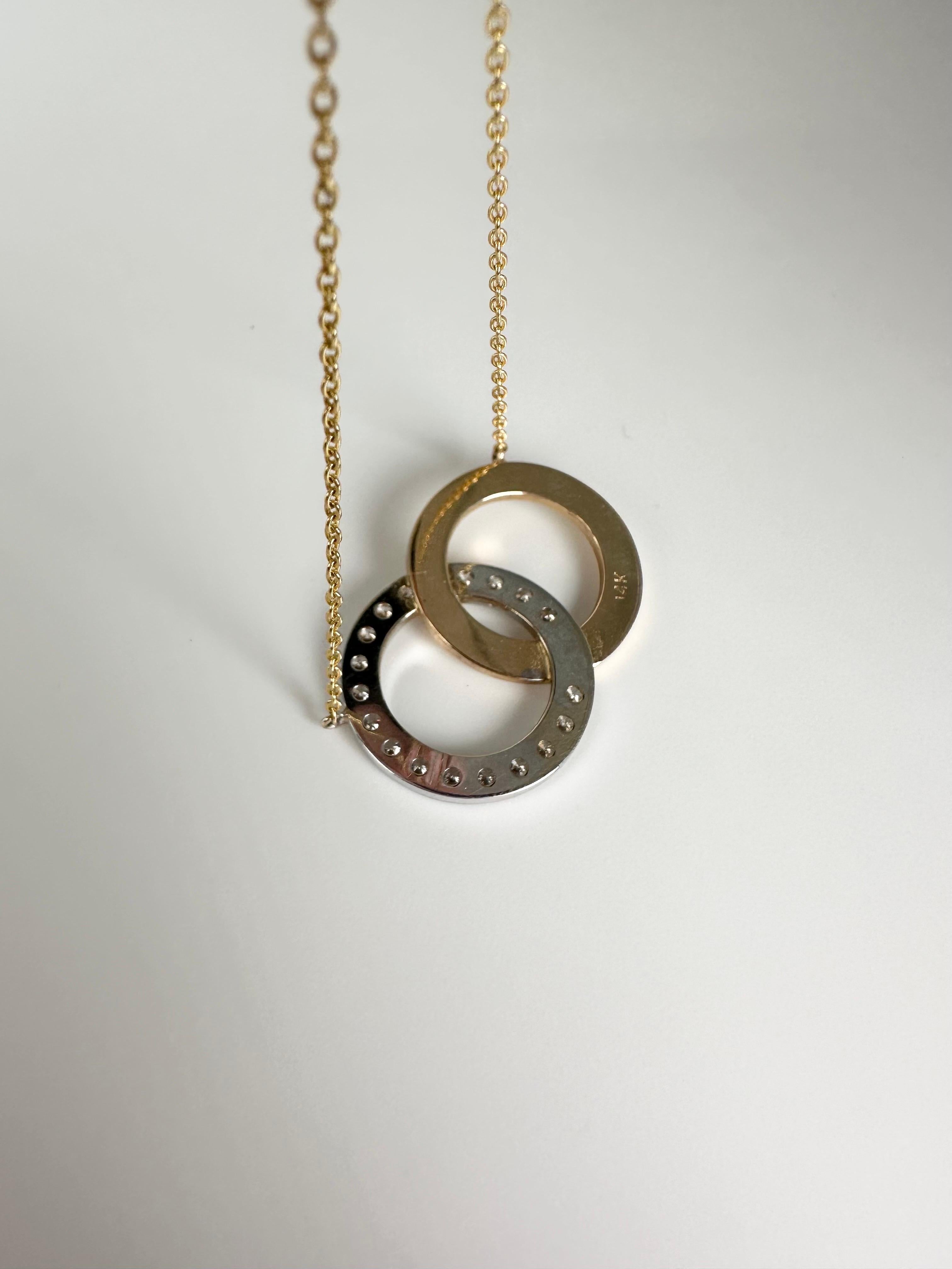 Collier pendentif avec pendentif en forme de cercle entrelacé en diamants naturels 14 carats 0,76 carat  Unisexe en vente