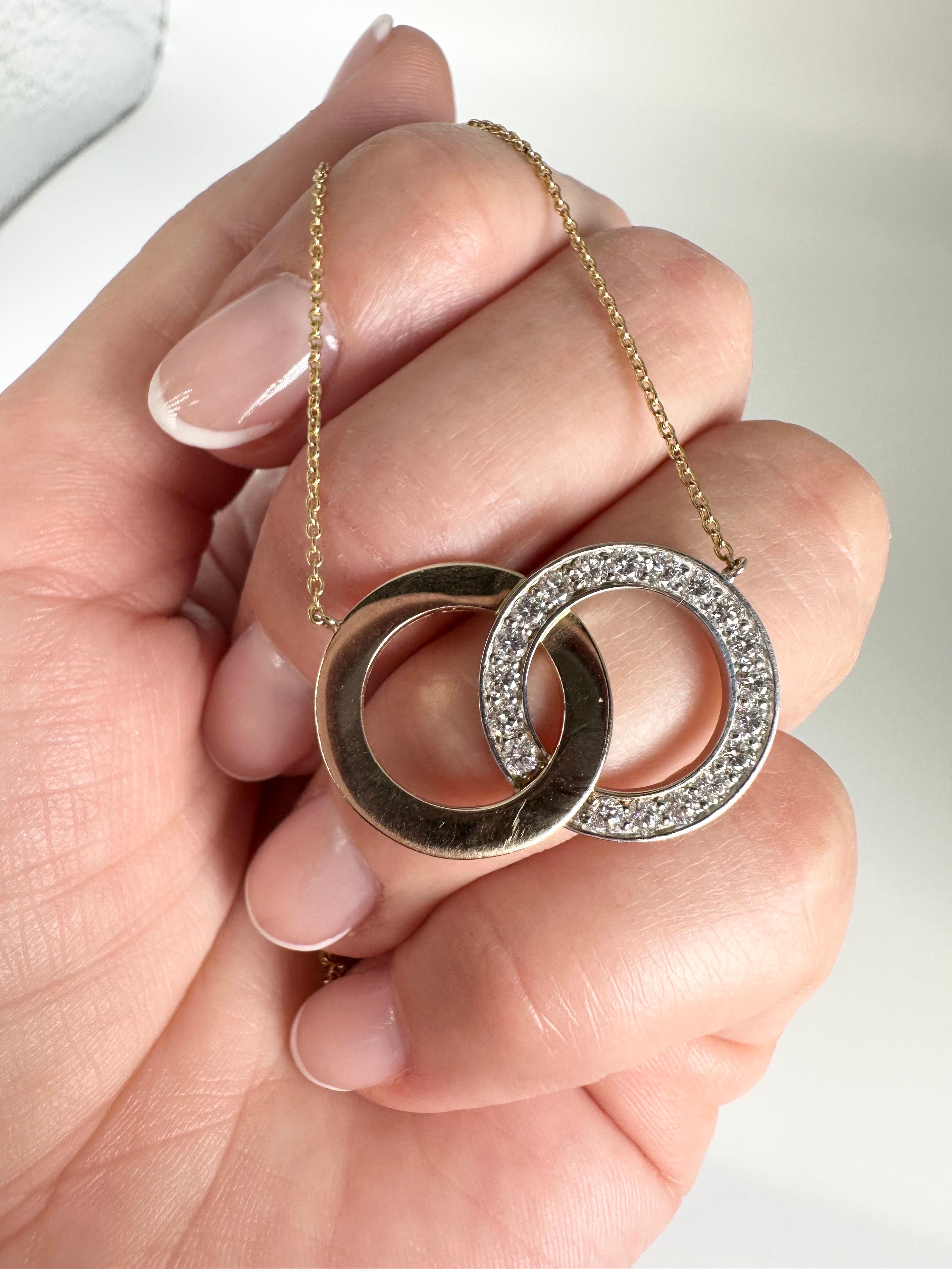 Collier pendentif avec pendentif en forme de cercle entrelacé en diamants naturels 14 carats 0,76 carat  en vente 1