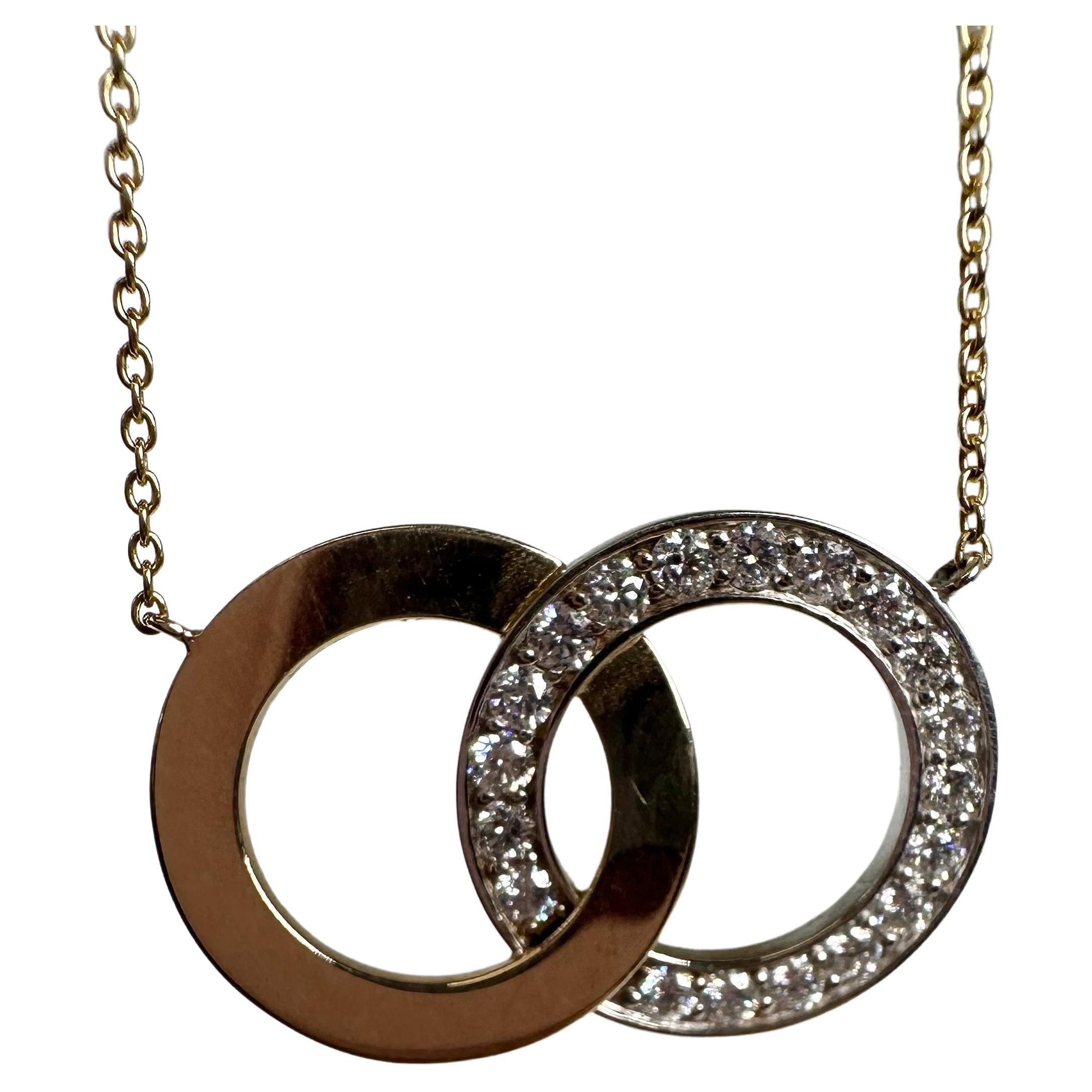 Collier pendentif avec pendentif en forme de cercle entrelacé en diamants naturels 14 carats 0,76 carat  en vente