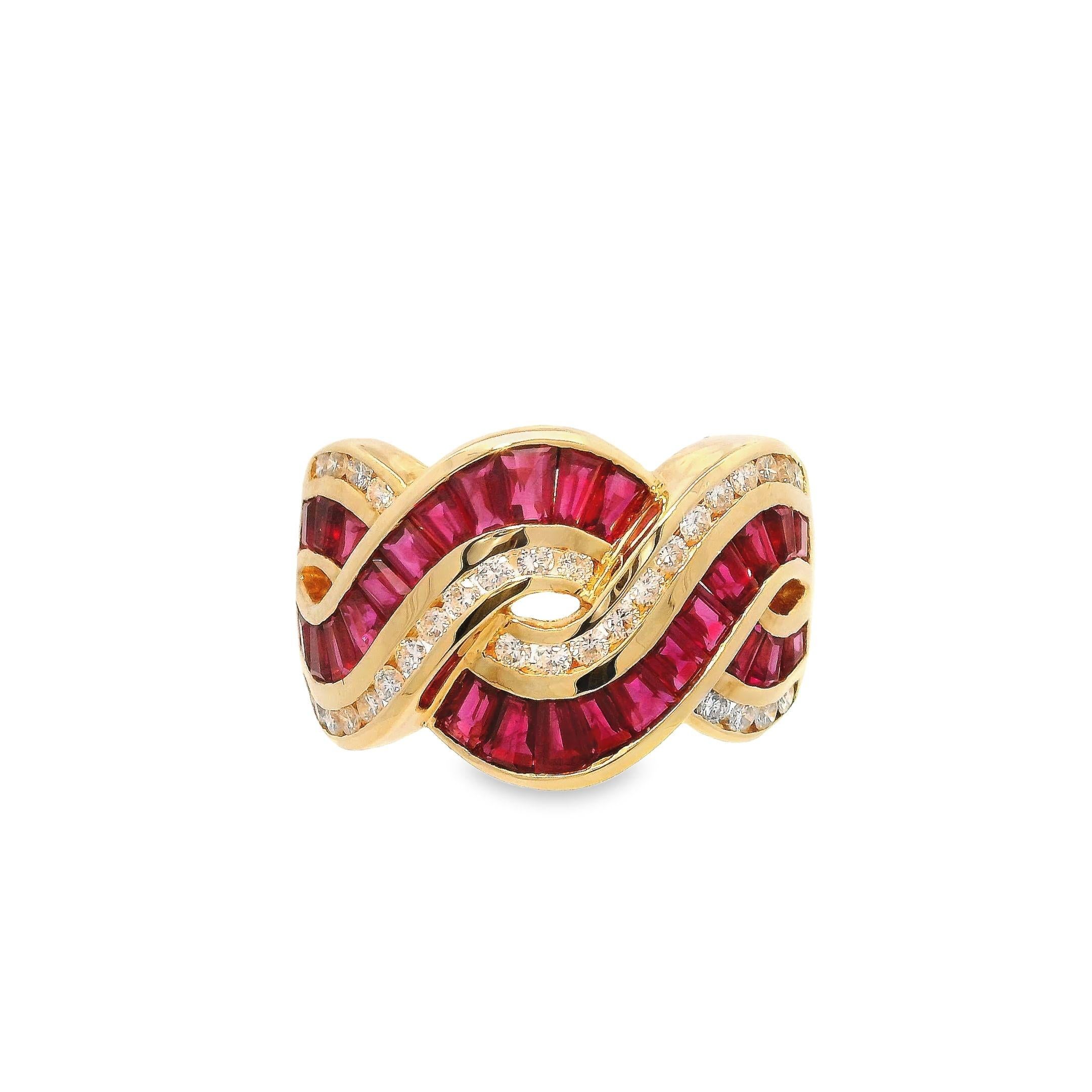 Laissez-vous séduire par le luxe avec cette magnifique bague en rubis et diamants. Fabriqué en or jaune 18 carats pesant 5,4 grammes, il présente une bande sinueuse qui s'enroule autour de votre doigt. Des diamants scintillants totalisant 0,38