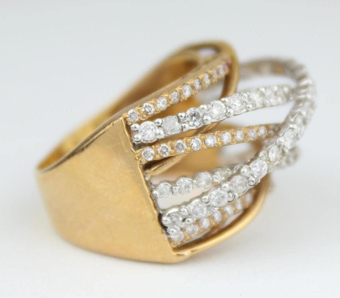 Taille ronde Bague à anneaux entrelacés en or massif 14 carats avec diamants certifiés en vente