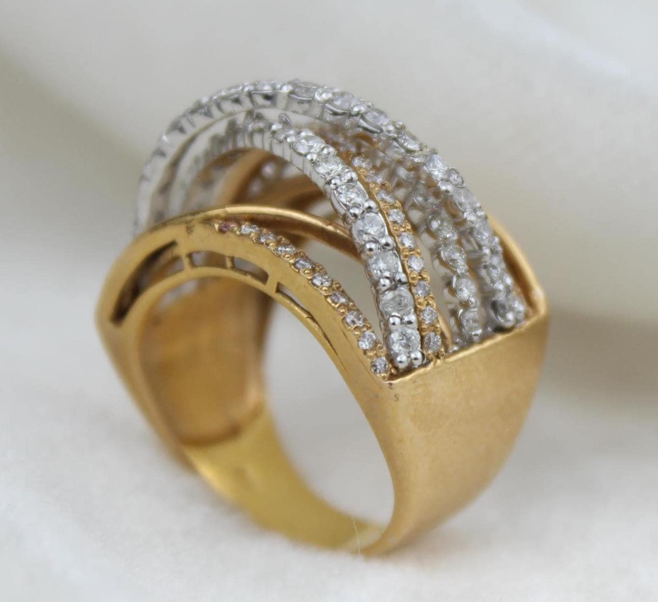 Bague à anneaux entrelacés en or massif 14 carats avec diamants certifiés Neuf - En vente à New Delhi, DL