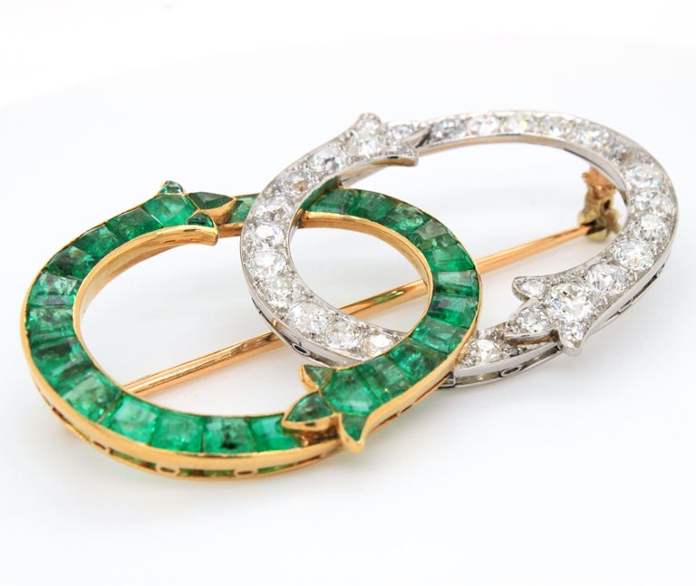 Intertwined Emerald and Diamond Brooch, French, by George Fonsèque, circa 1910s For Sale 1
