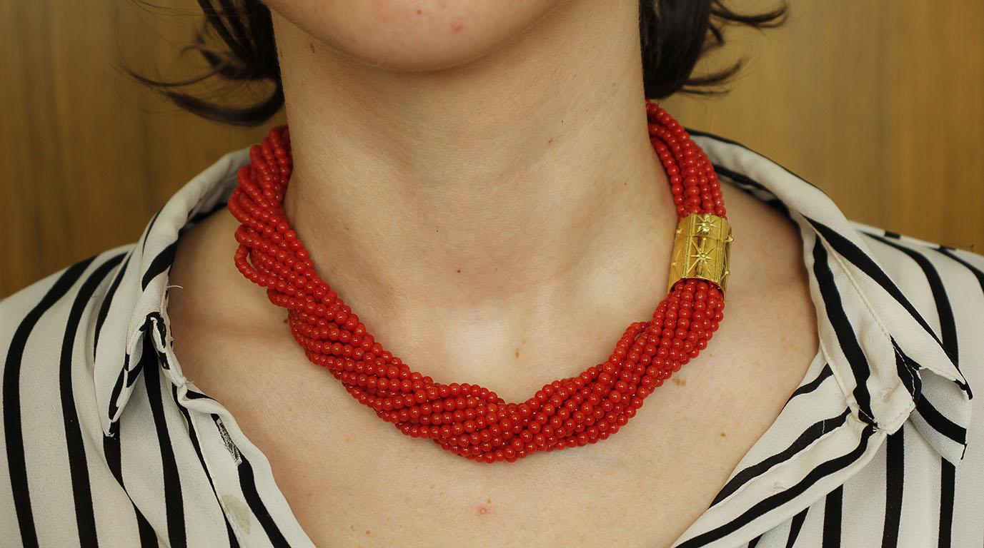 Round Cut Intertwined Multi-Strands Red Beaded Coral Necklace 18K Yellow Gold Closure