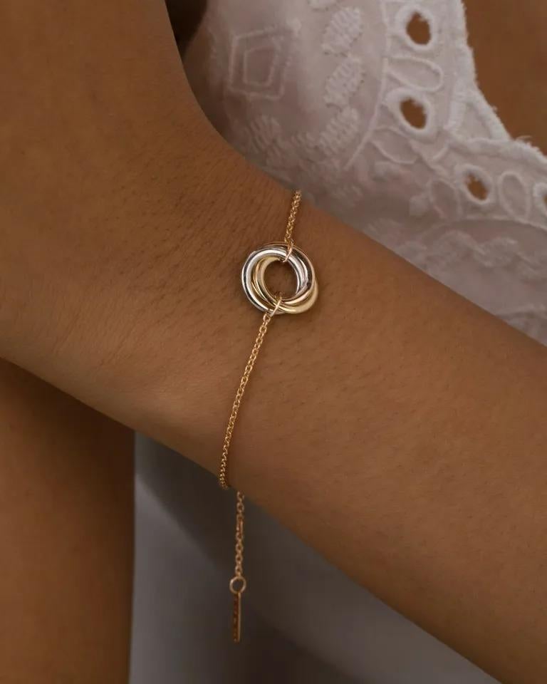 Intertwined Tri Color Circle of Life Bracelet in 14k Solid Gold In New Condition For Sale In Chicago, IL