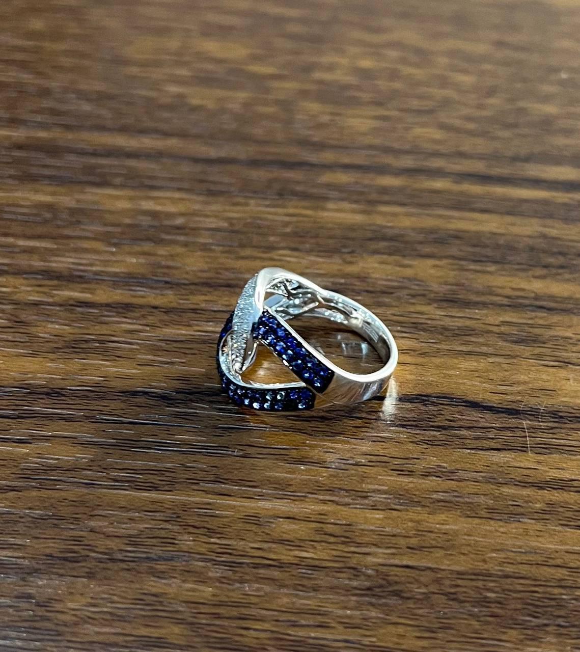 Mixed Cut Intertwining Blue Sapphires Diamonds Interlocking Shapes White Gold Fashion Ring For Sale