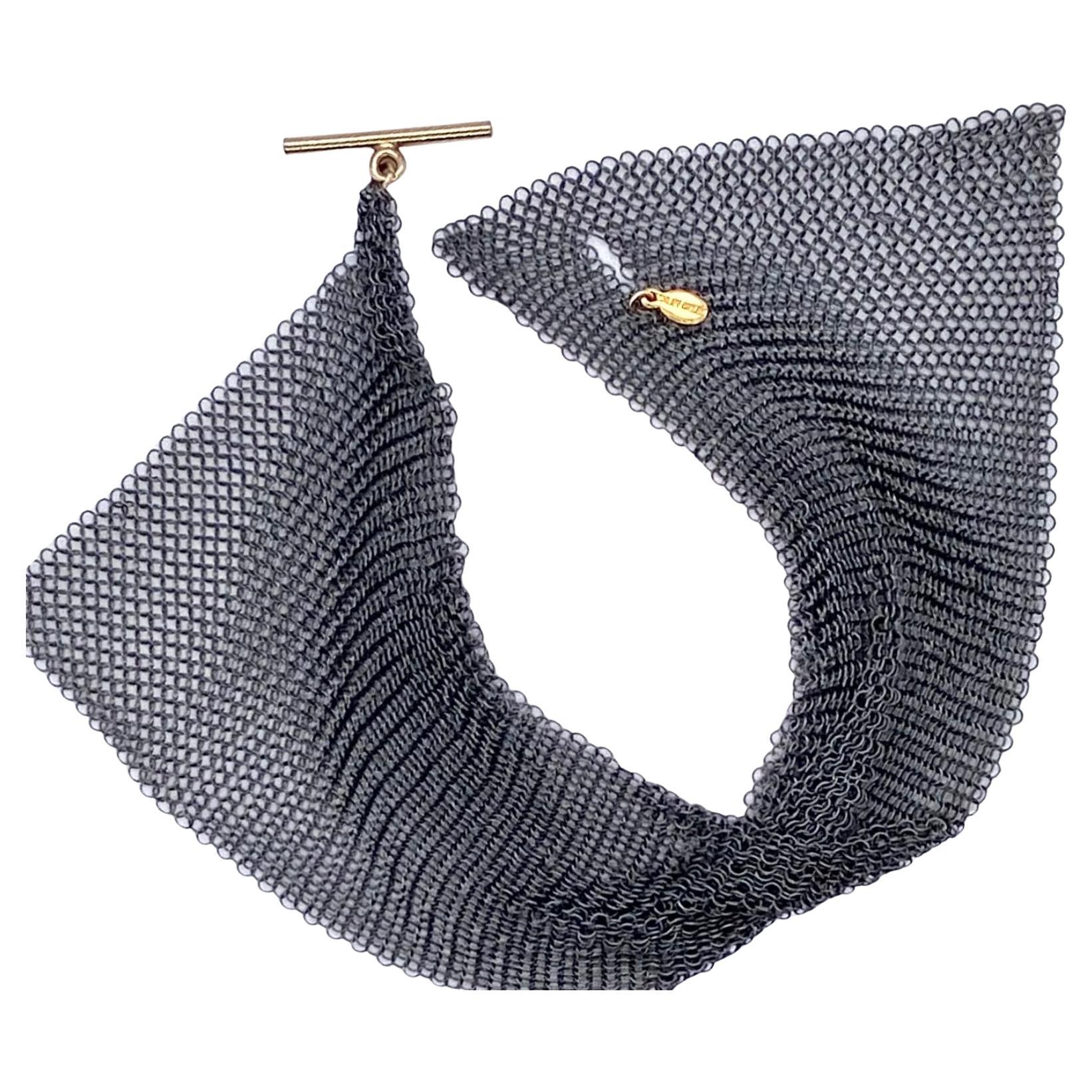 Armband aus oxidiertem Sterlingsilber mit ovalem, skulpturalem Kettenhemd