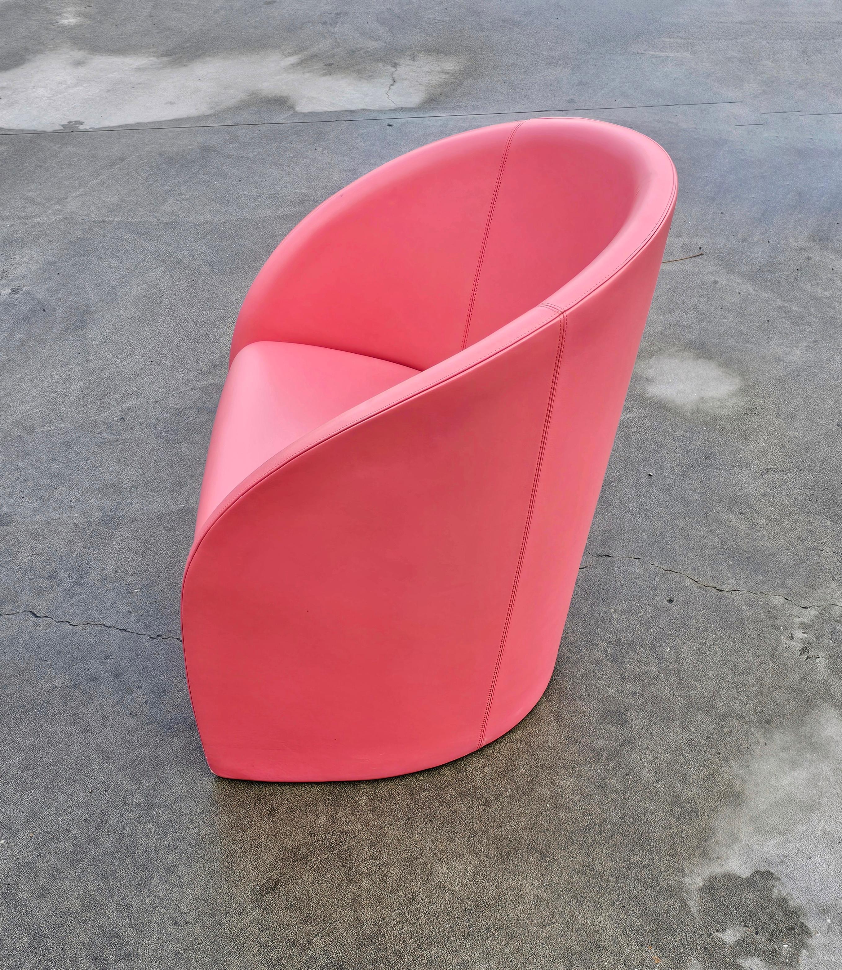 Cuir 1 des 8 fauteuils club Intervista de Poltrona Frau en cuir rose, Italie 1989 en vente