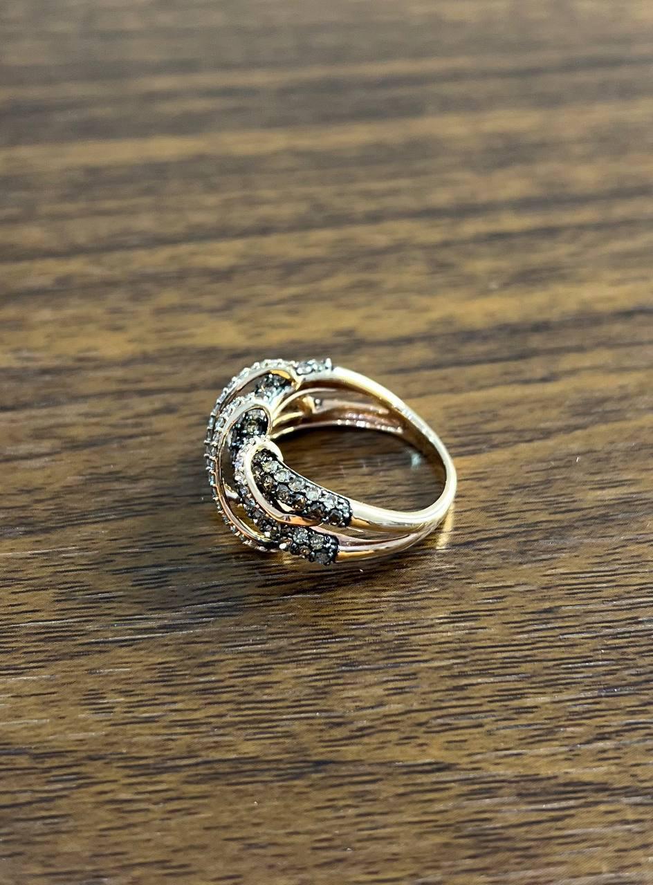Anello con pavé intrecciato di diamanti bianchi e marroni champagne in oro rosa 14K In condizioni Nuovo in vendita a Oakton, VA