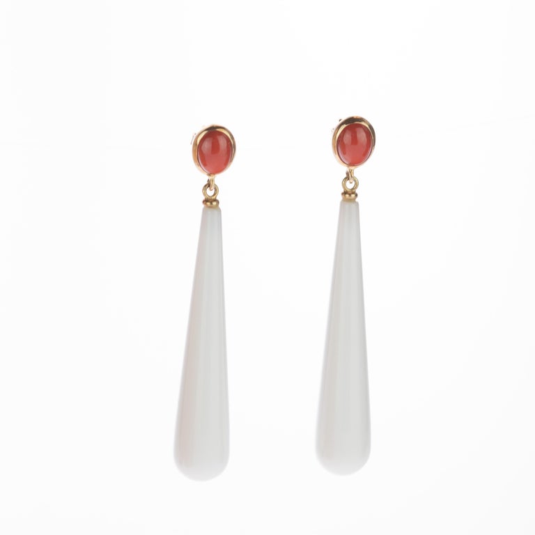 Intini Coral White Agate 18 Karat Gold Bold Tear Drop Dangle Cocktail Earrings In New Condition For Sale In Milano, IT