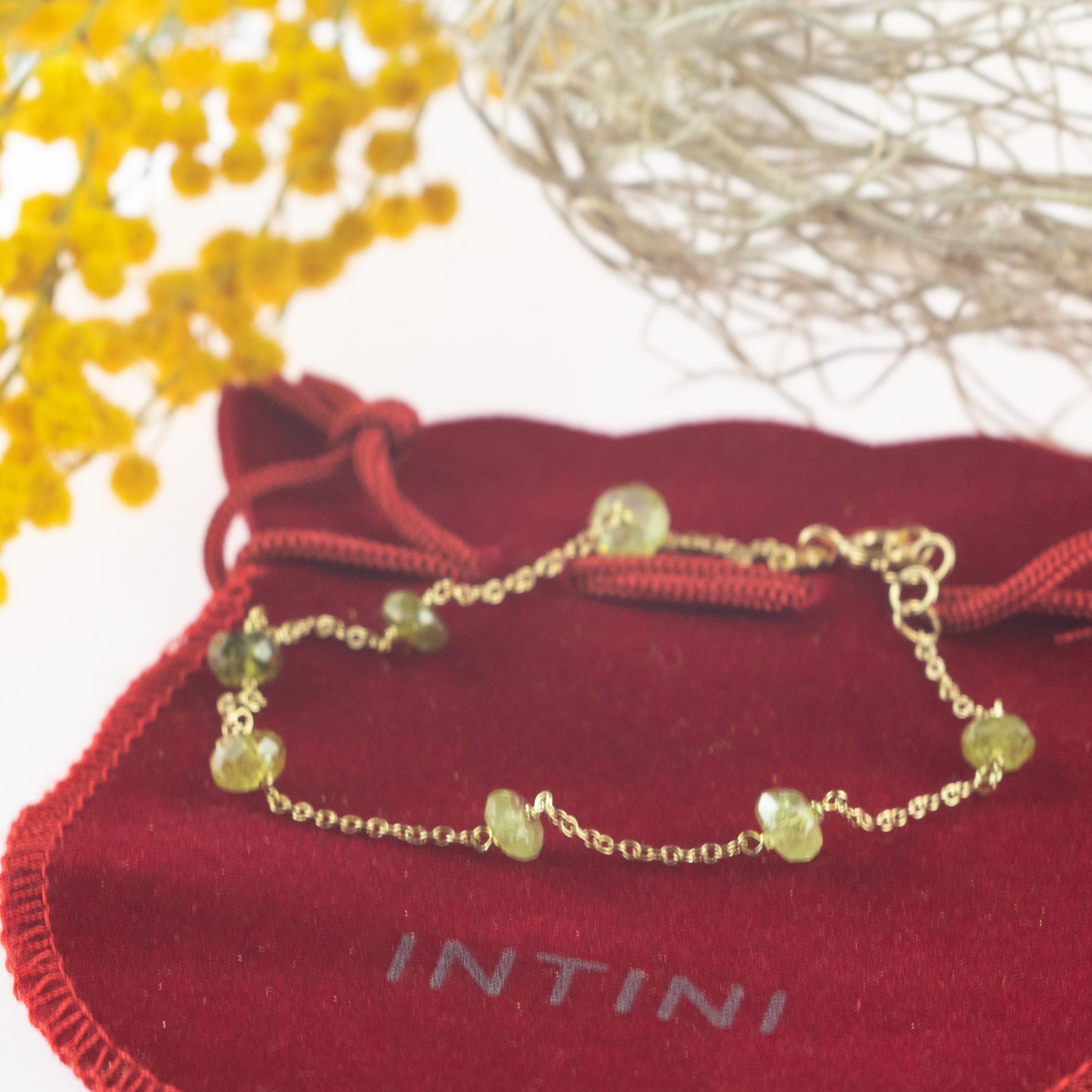 Intini Jewel Pulsera tobillera hecha a mano con cadena de chapas de oro y rondelle de turmalina verde en Nuevo estado para la venta en Milano, IT