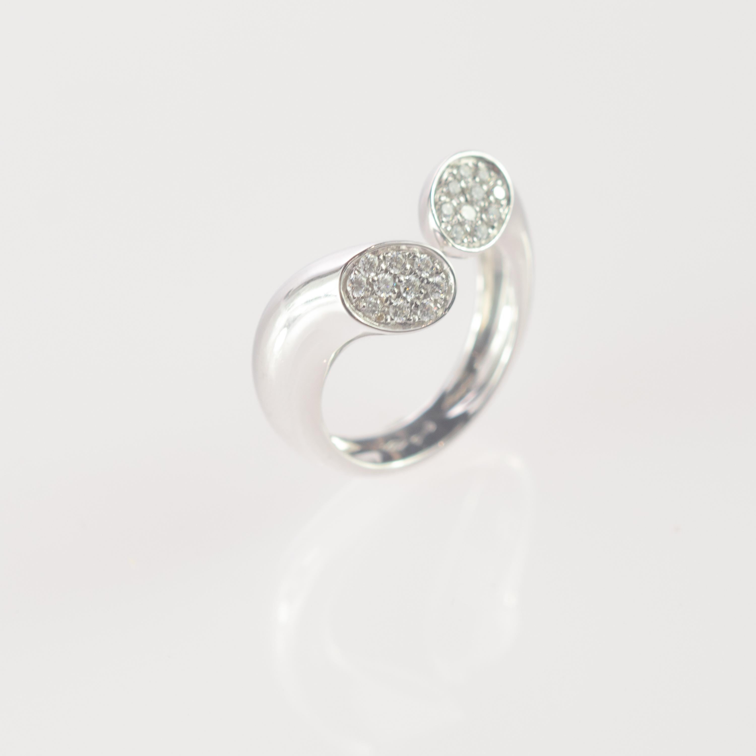 18 Karat Weißgold Bypass-Ring mit 0,29 Karat rundem Diamanten vontini Jewels Damen im Angebot