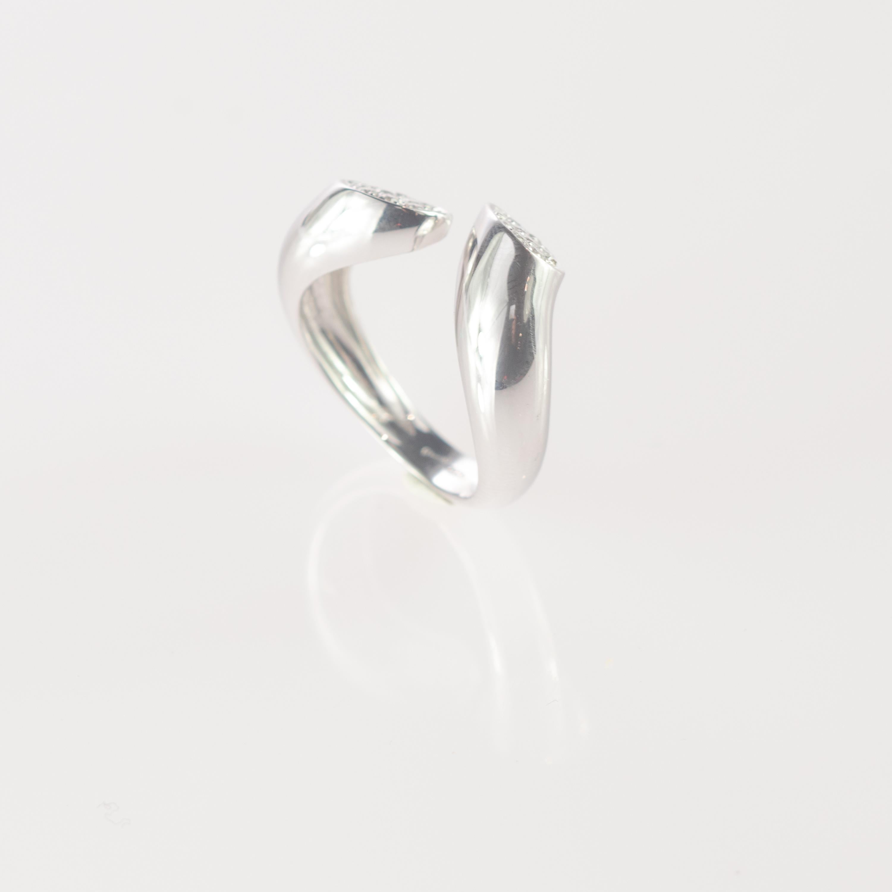 18 Karat Weißgold Bypass-Ring mit 0,29 Karat rundem Diamanten vontini Jewels im Angebot 1