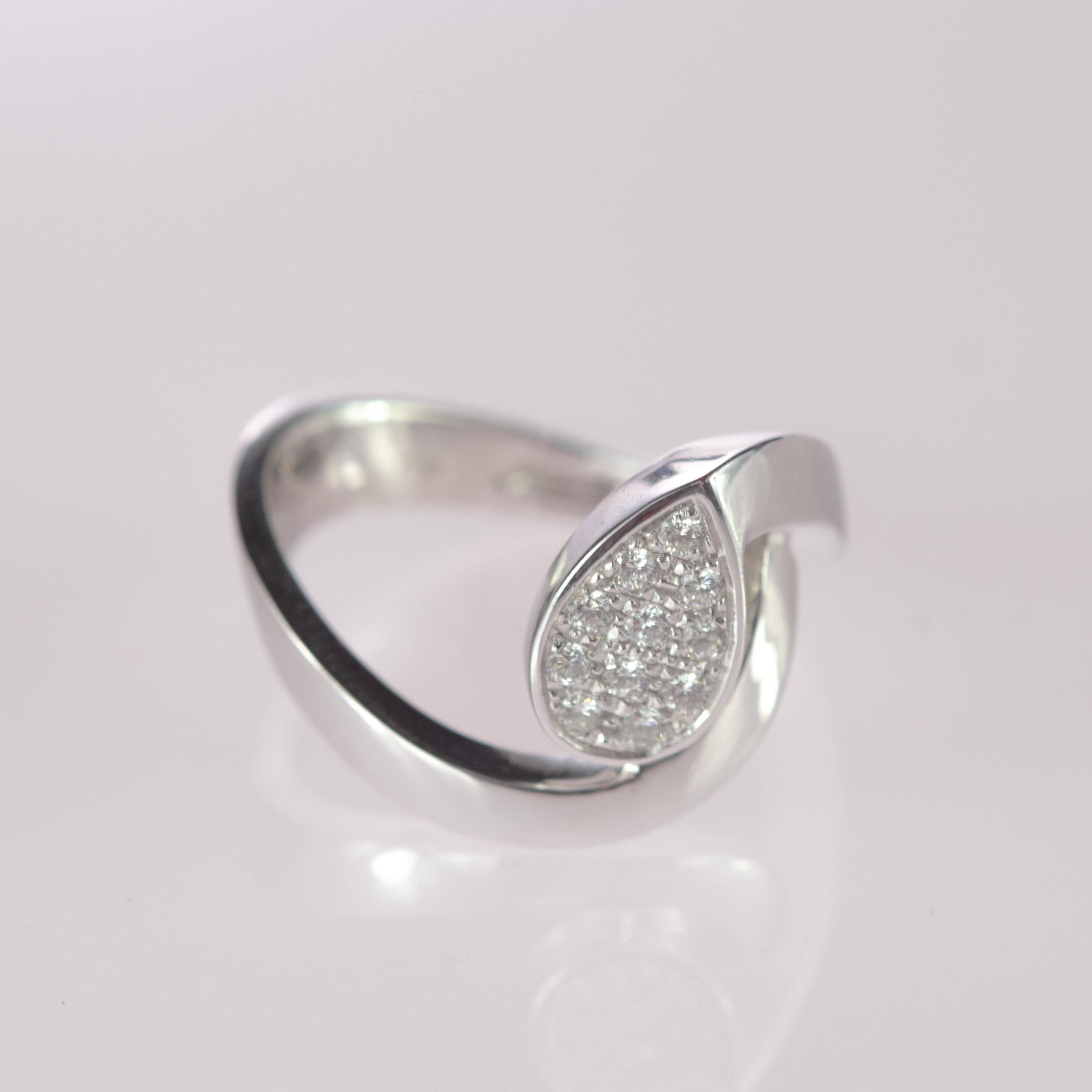 tini Jewels 0,32 Karat Diamant Tropfen-Ring aus 18 Karat Weißgold mit Bypass im Angebot 4