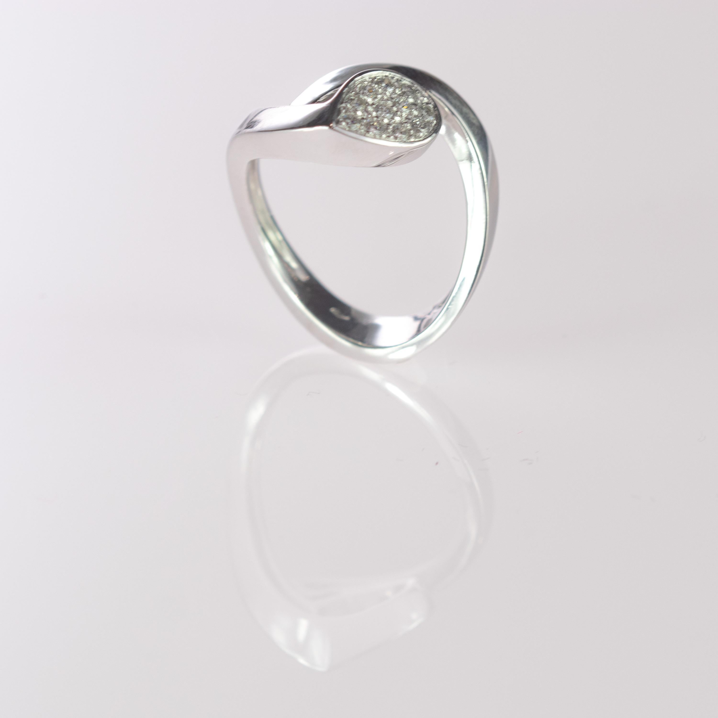 tini Jewels 0,32 Karat Diamant Tropfen-Ring aus 18 Karat Weißgold mit Bypass (Rundschliff) im Angebot