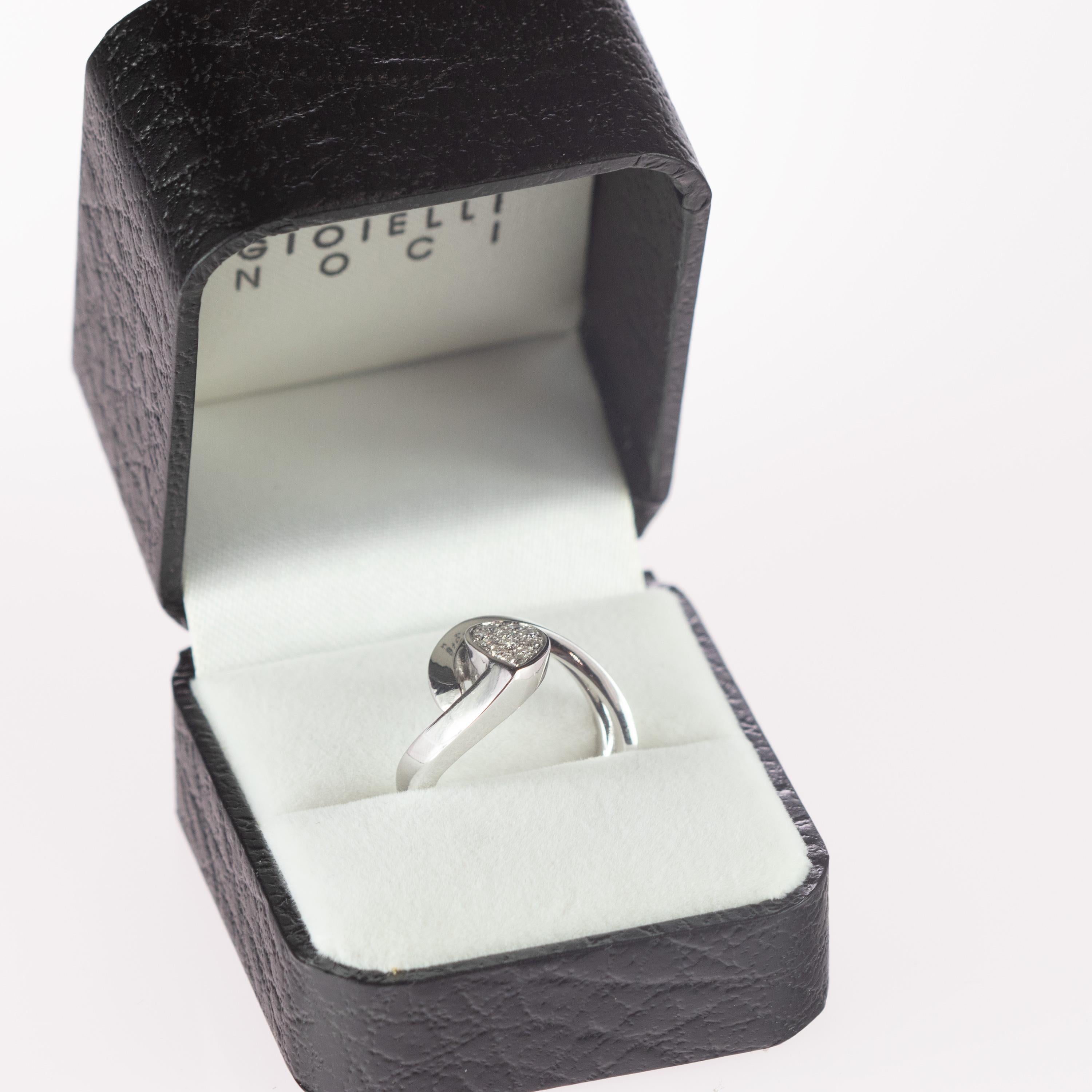 tini Jewels 0,32 Karat Diamant Tropfen-Ring aus 18 Karat Weißgold mit Bypass im Angebot 1