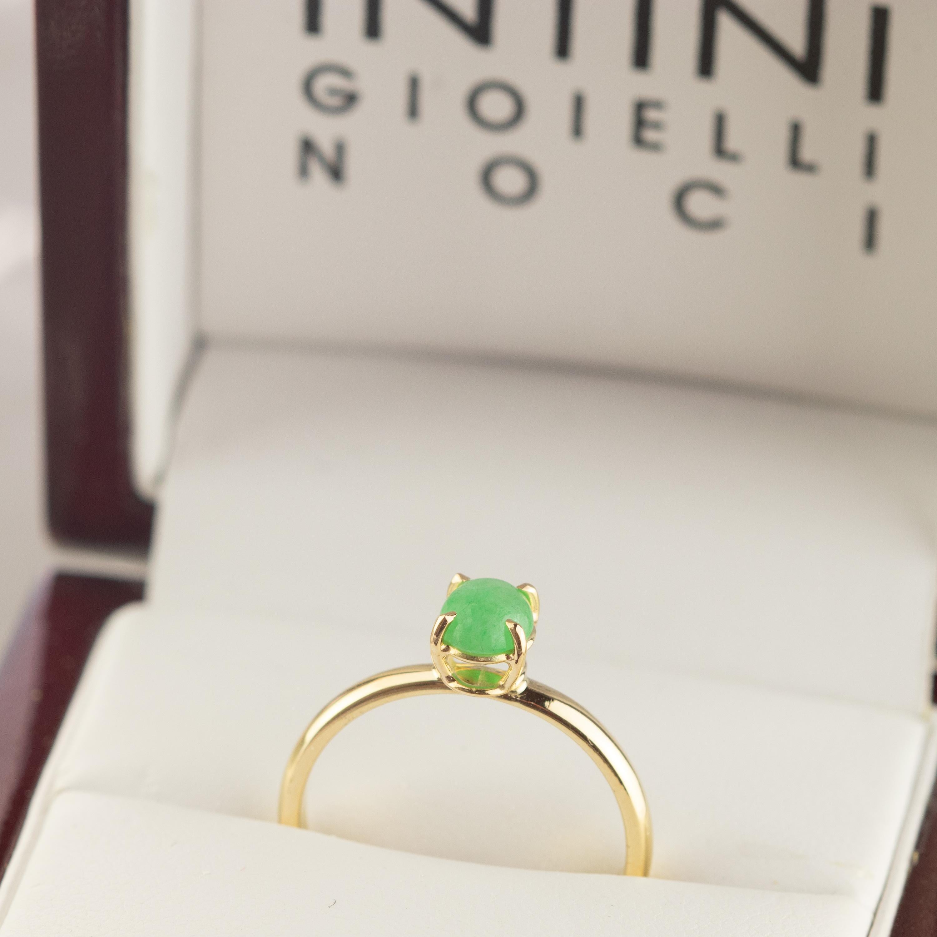 Artisan Intini Jewels 0.5 Carat Green Jade 18 Karat Yellow Gold Cocktail Chic Oval Ring For Sale