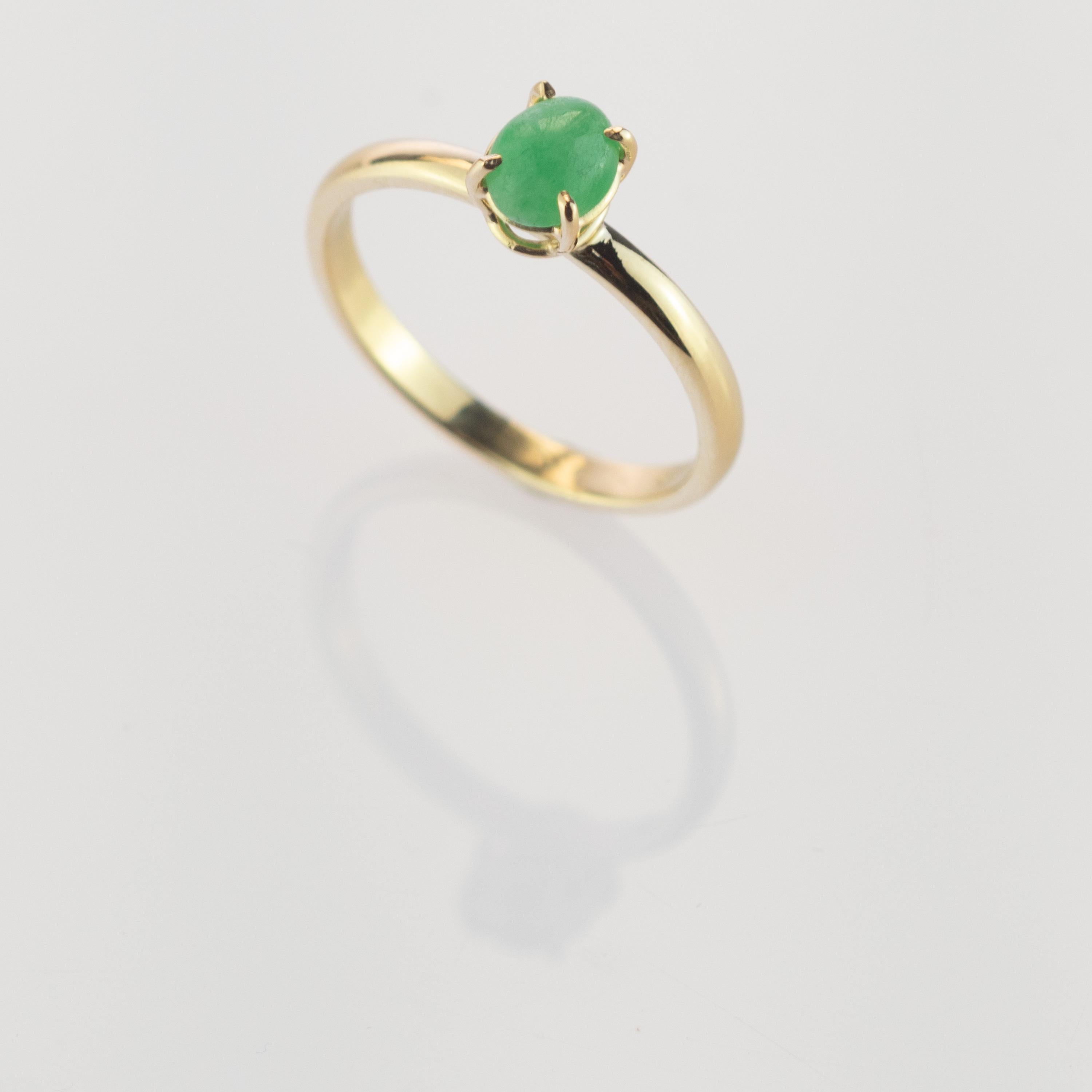 tini Jewels 0,5 Karat Grüne Jade 9 Karat Gelbgold Cocktail Chic Oval Ring im Angebot 4