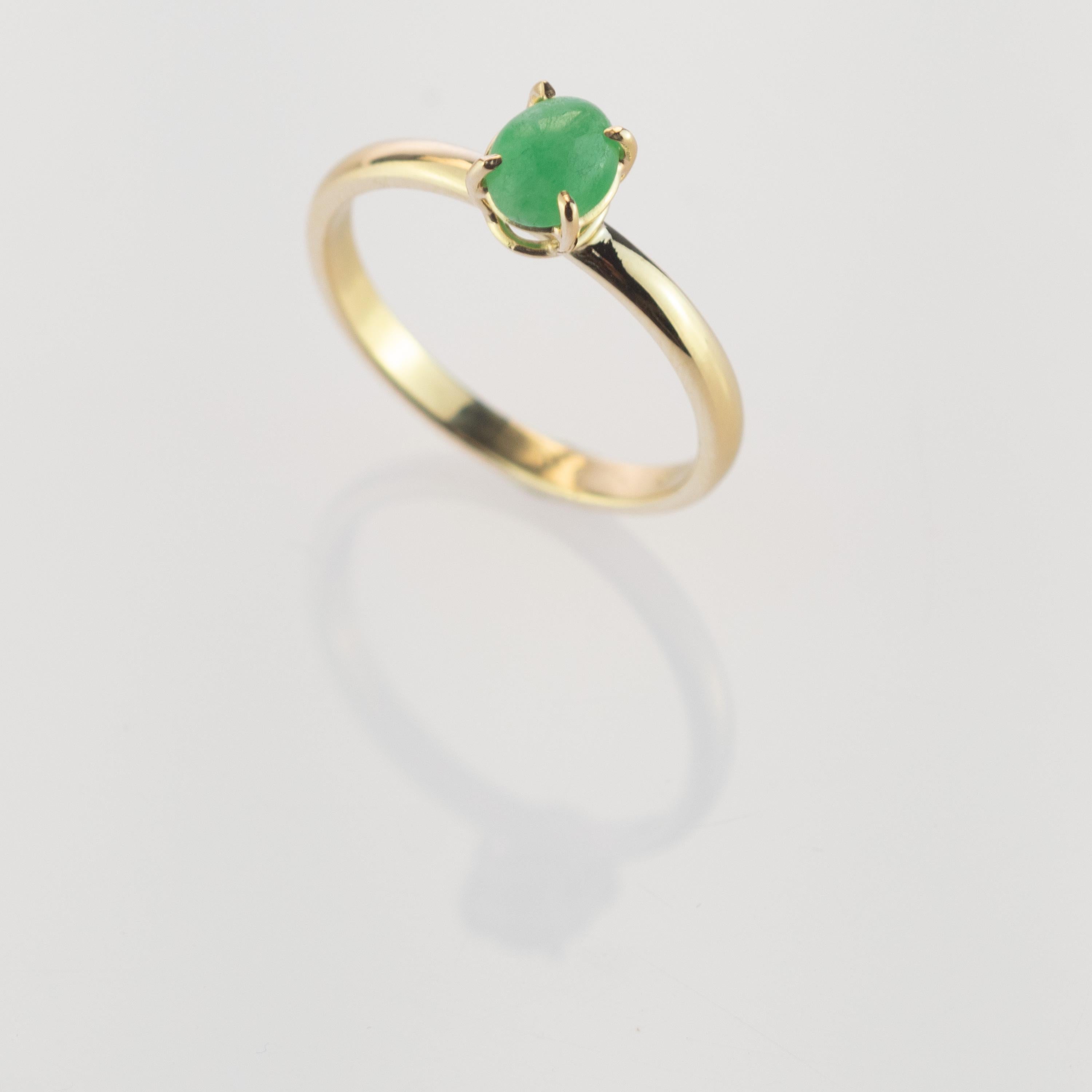 Intini Jewels 0.5 Carat Green Jade 9 Karat Yellow Gold Cocktail Chic Oval Ring For Sale 1