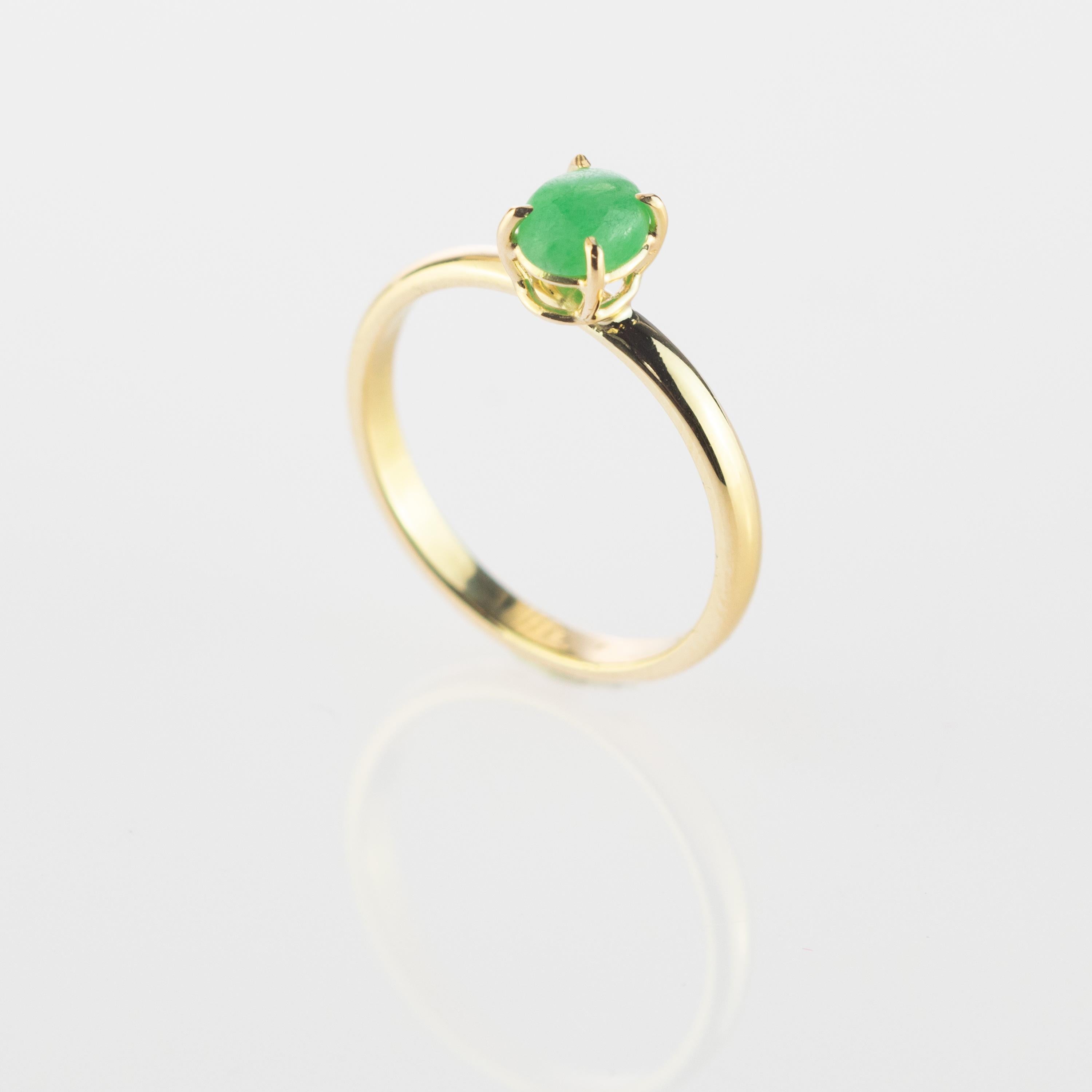 tini Jewels 0,5 Karat Grüne Jade 9 Karat Gelbgold Cocktail Chic Oval Ring im Angebot 2