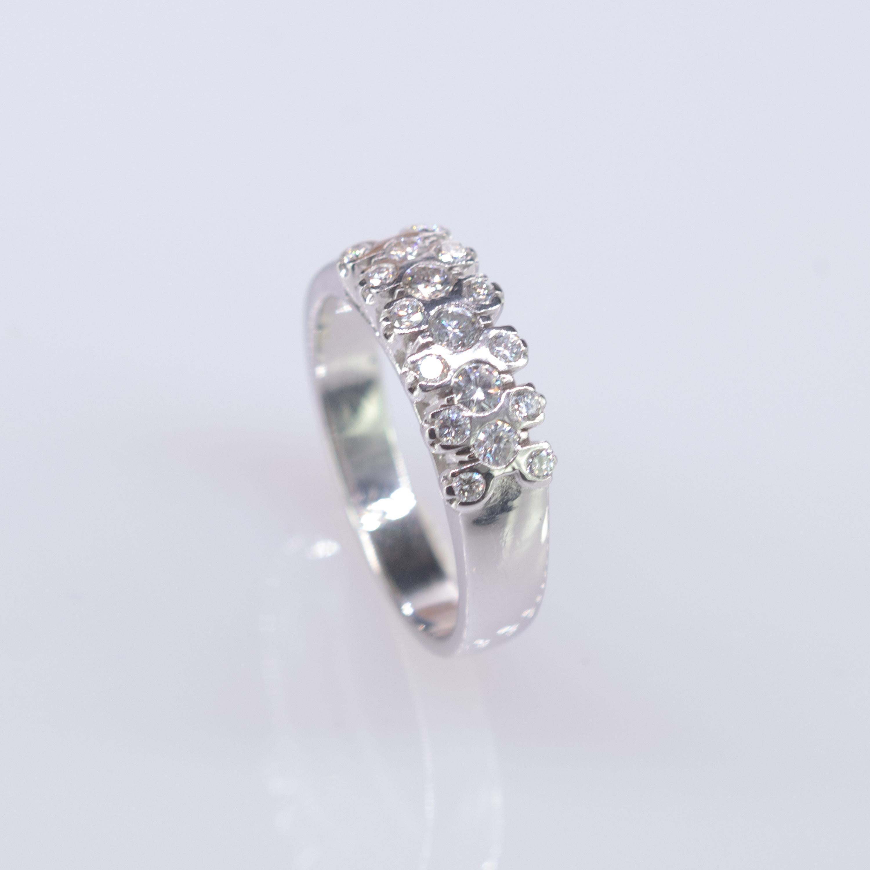 De las mujeres Intini Jewels Anillo de cóctel con banda en racimo de diamantes de 0,55 quilates y oro de 18 quilates en venta