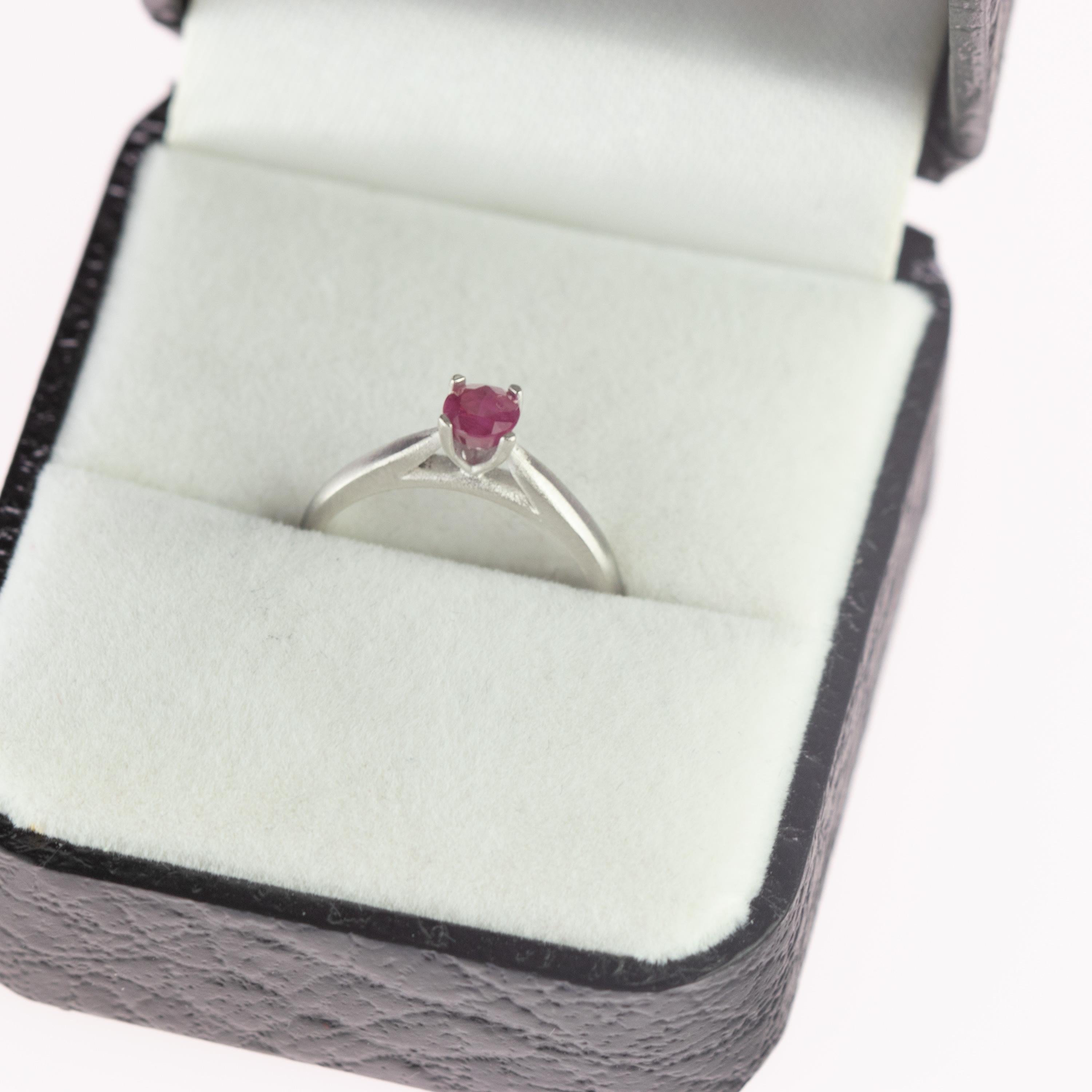 Intini Jewels Bague cocktail en platine et rubis taille brillant 0,551, faite à la main en vente 1