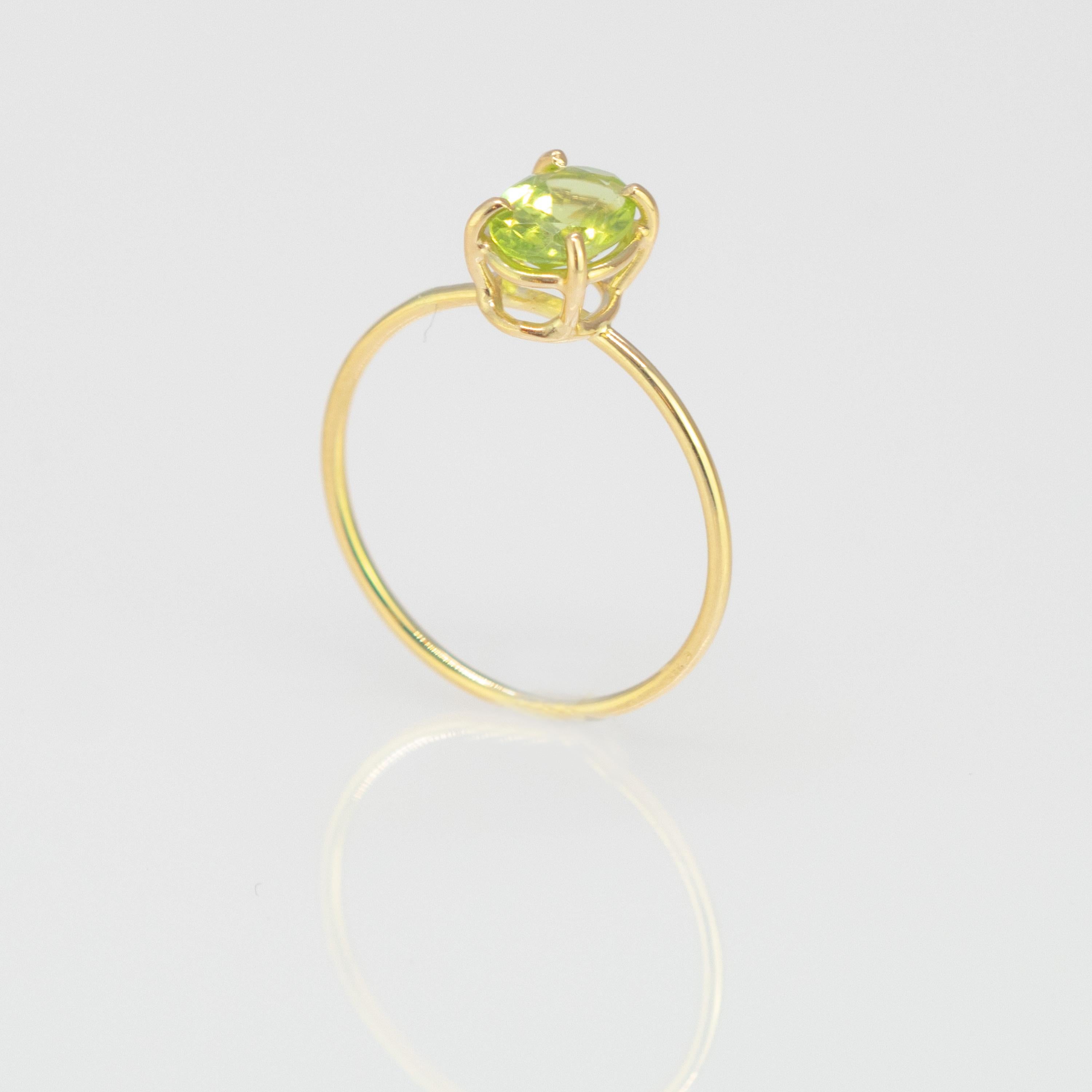 Intini Jewels 0.65 Carat Peridot 18 Karat Yellow Gold Cocktail Chic Oval Ring In New Condition For Sale In Milano, IT