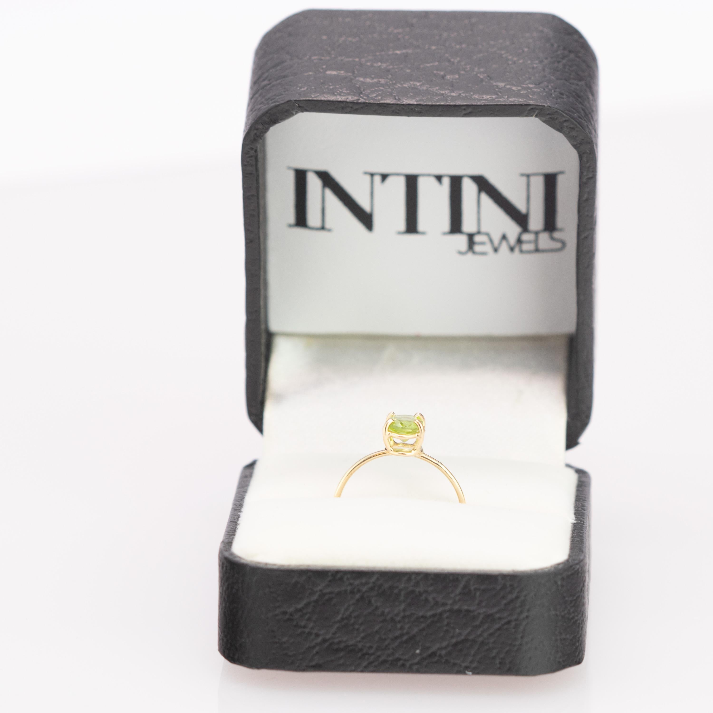 Intini Jewels 0.65 Carat Peridot 18 Karat Yellow Gold Cocktail Chic Oval Ring For Sale 1