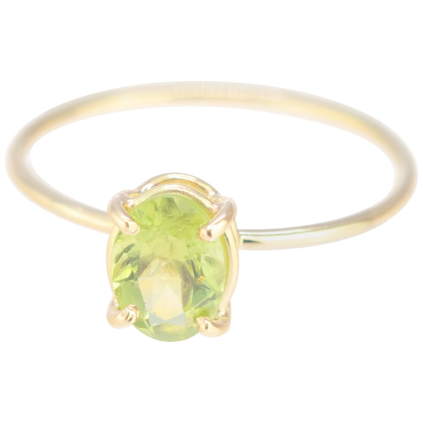 Intini Jewels 0.65 Carat Peridot 18 Karat Yellow Gold Cocktail Chic Oval Ring For Sale