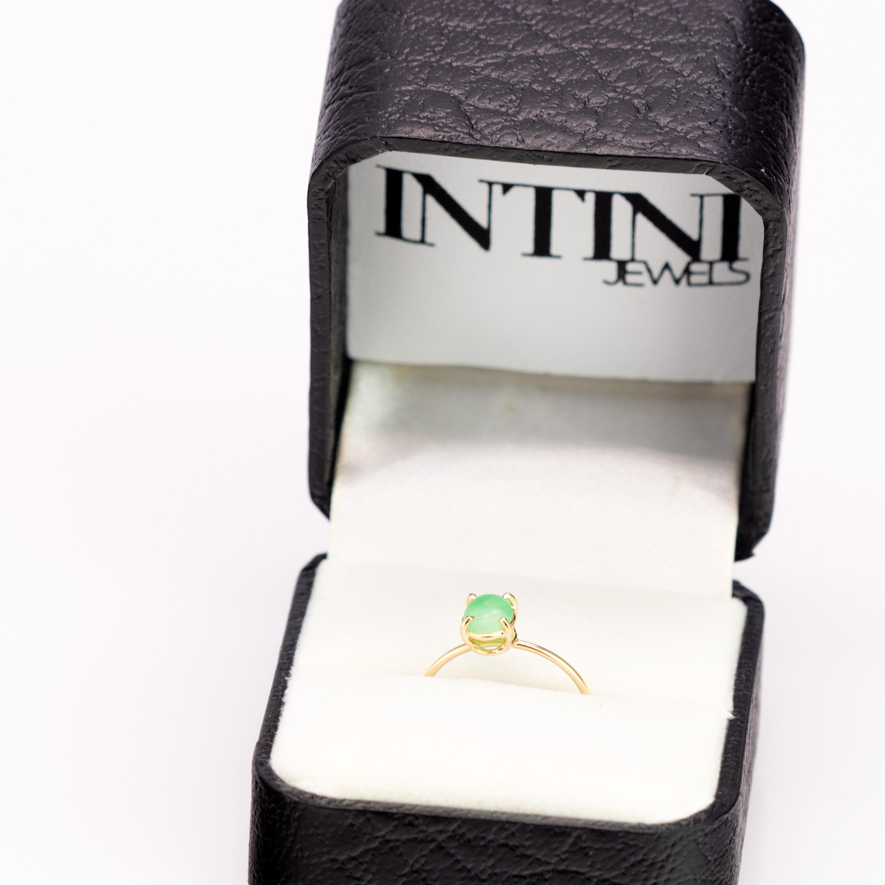 Art Nouveau Intini Jewels 0.7 Carat Jade 18 Karat Yellow Gold Solitaire Cocktail Oval Ring For Sale