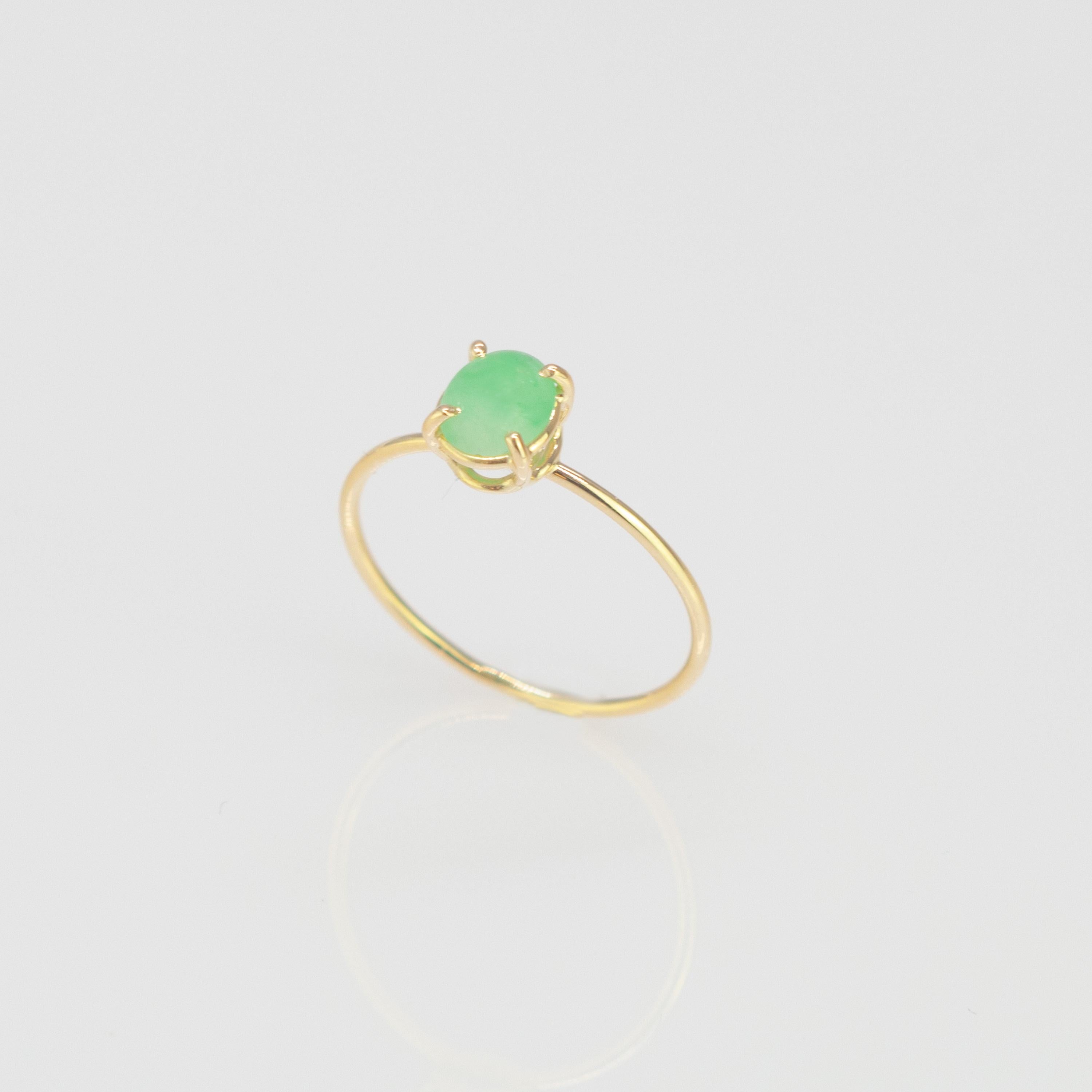Intini Jewels 0.7 Carat Jade 18 Karat Yellow Gold Solitaire Cocktail Oval Ring For Sale 2