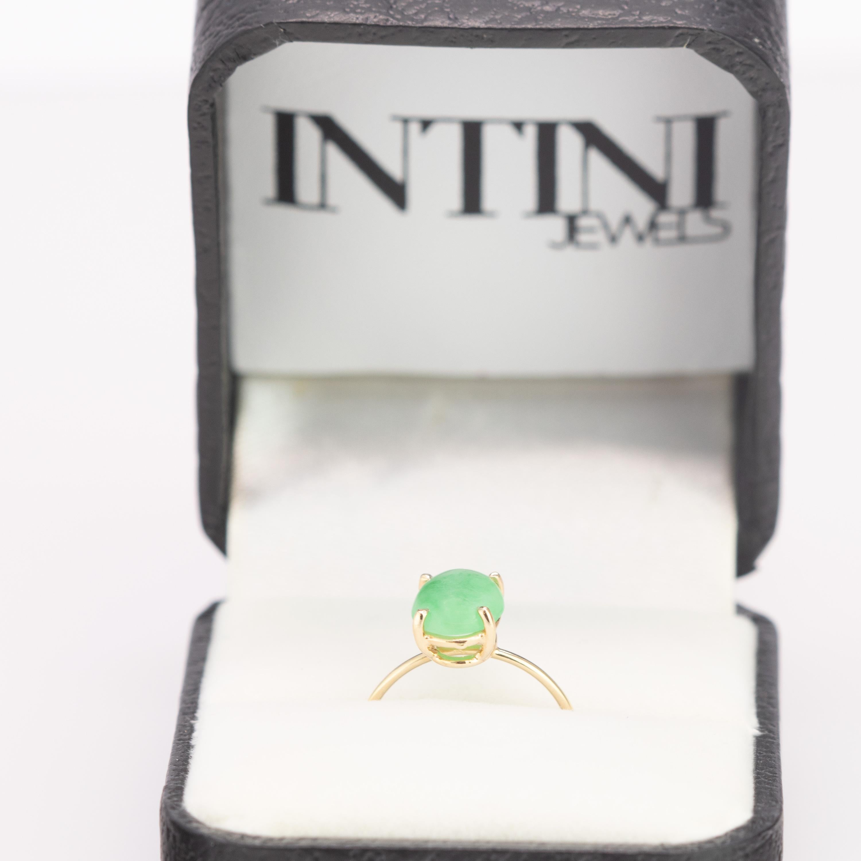 Intini Jewels 1.2 Carat Jade 18 Karat Yellow Gold Solitaire Cocktail Oval Ring For Sale 1