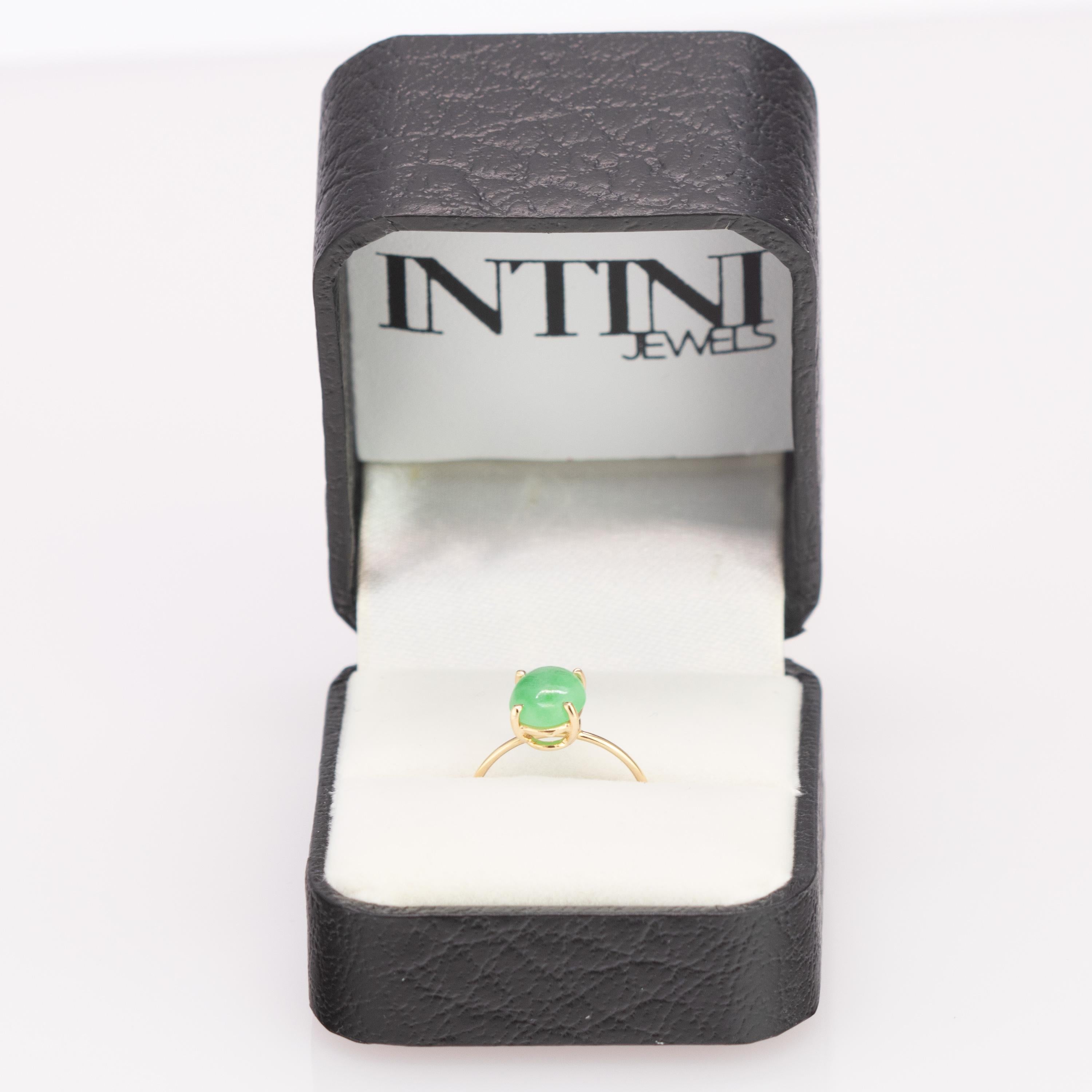 Intini Jewels 1.2 Carat Jade 18 Karat Yellow Gold Solitaire Cocktail Oval Ring For Sale 2