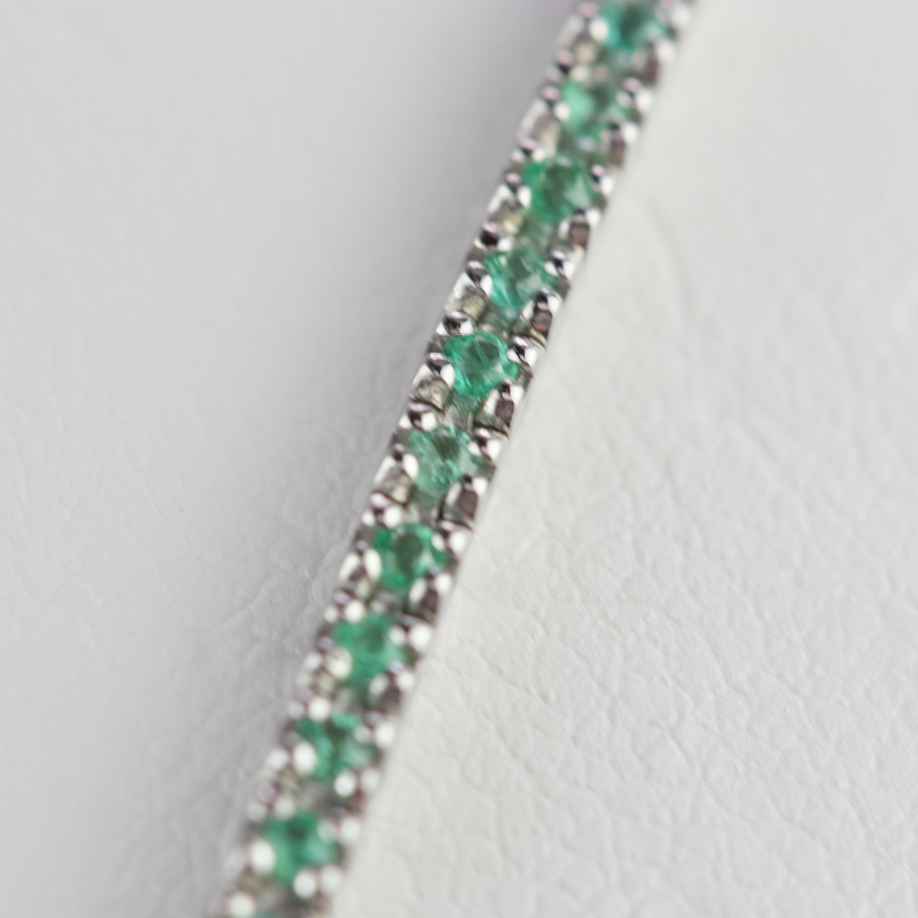 Intini Jewels 1.3 Carat Emeralds Cut 18 Carat White Gold Woven Tennis Bracelet In New Condition For Sale In Milano, IT