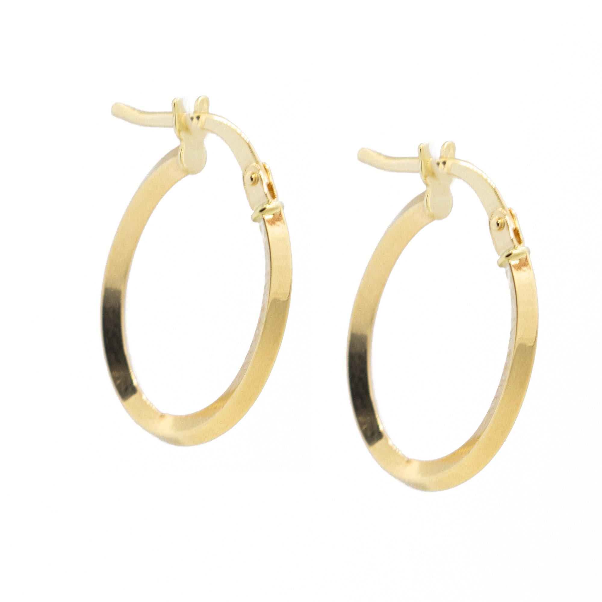 Elegant and Chic gold oval hoop earrings, in 14 karat solid Yellow Gold.

• 14k Yellow Gold (585 stamp)
• External size 2.0 x 1.5 cm, thickness 0.2 cm
• Total Weight 1.0 g, each earring 0.5 g

The shape and color might vary according to the unique