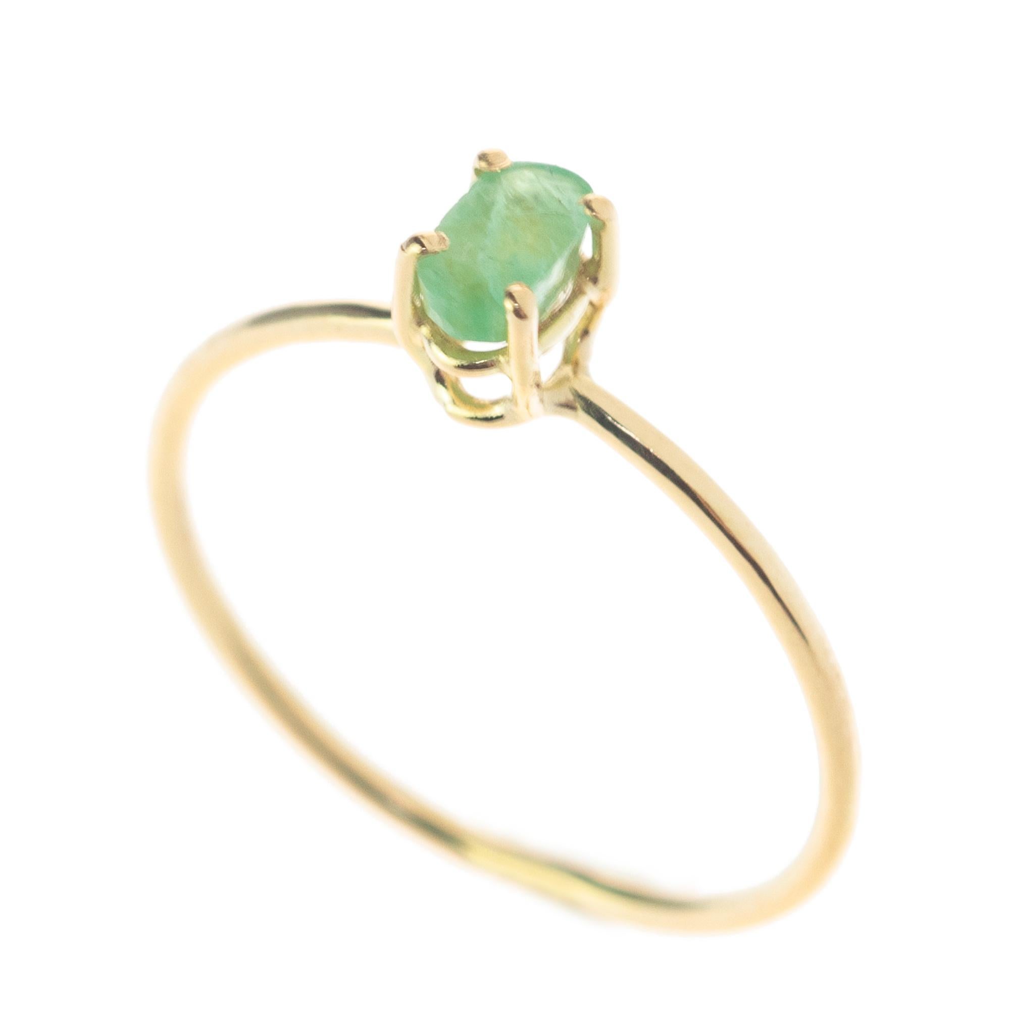 Intini Jewels Bague cocktail chic en or jaune 14 carats avec émeraude ronde, faite à la main Neuf - En vente à Milano, IT