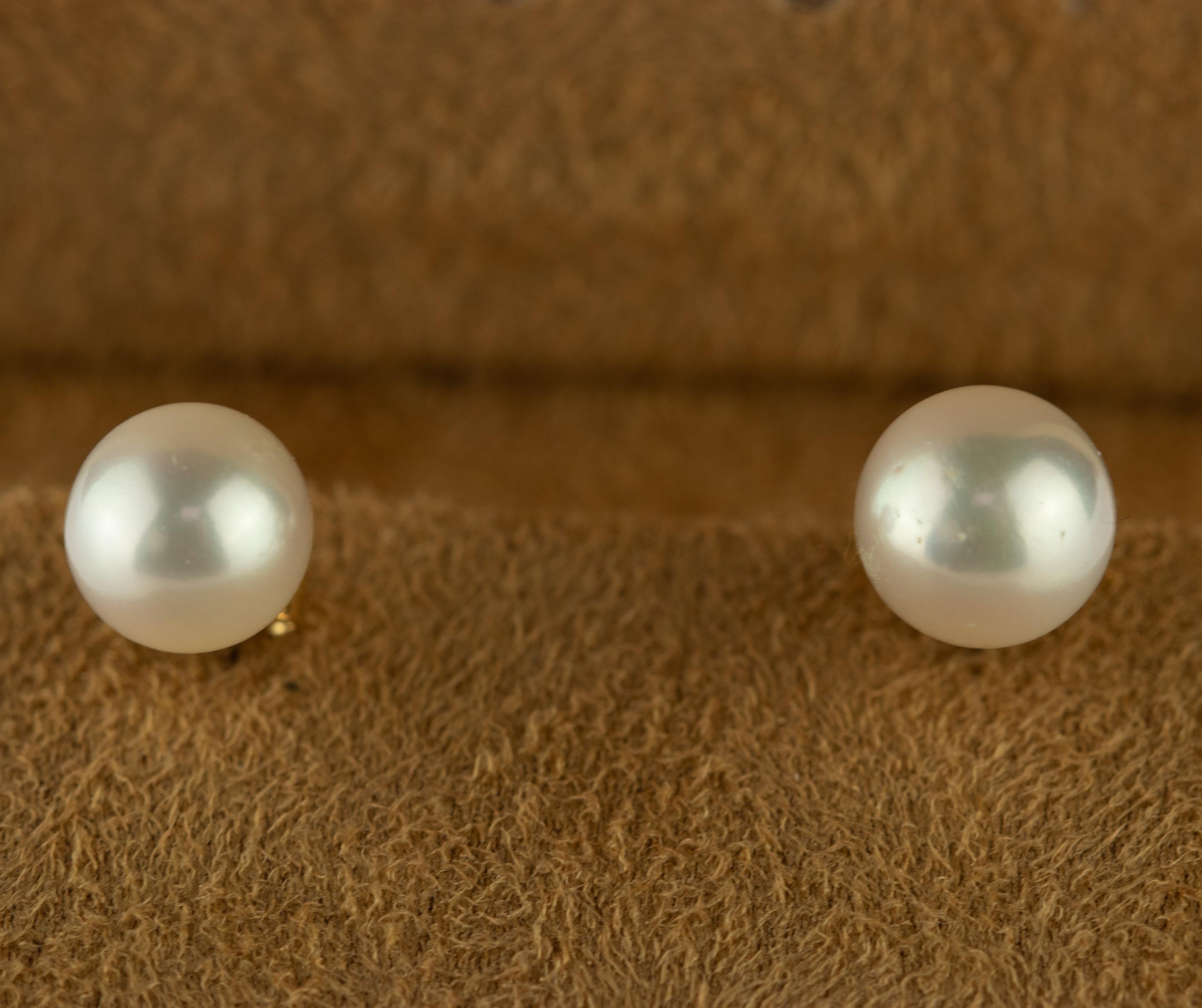 Intini Jewels - Orecchini fatti a mano con perle d'acqua dolce rotonde in oro giallo 14 carati in vendita 4