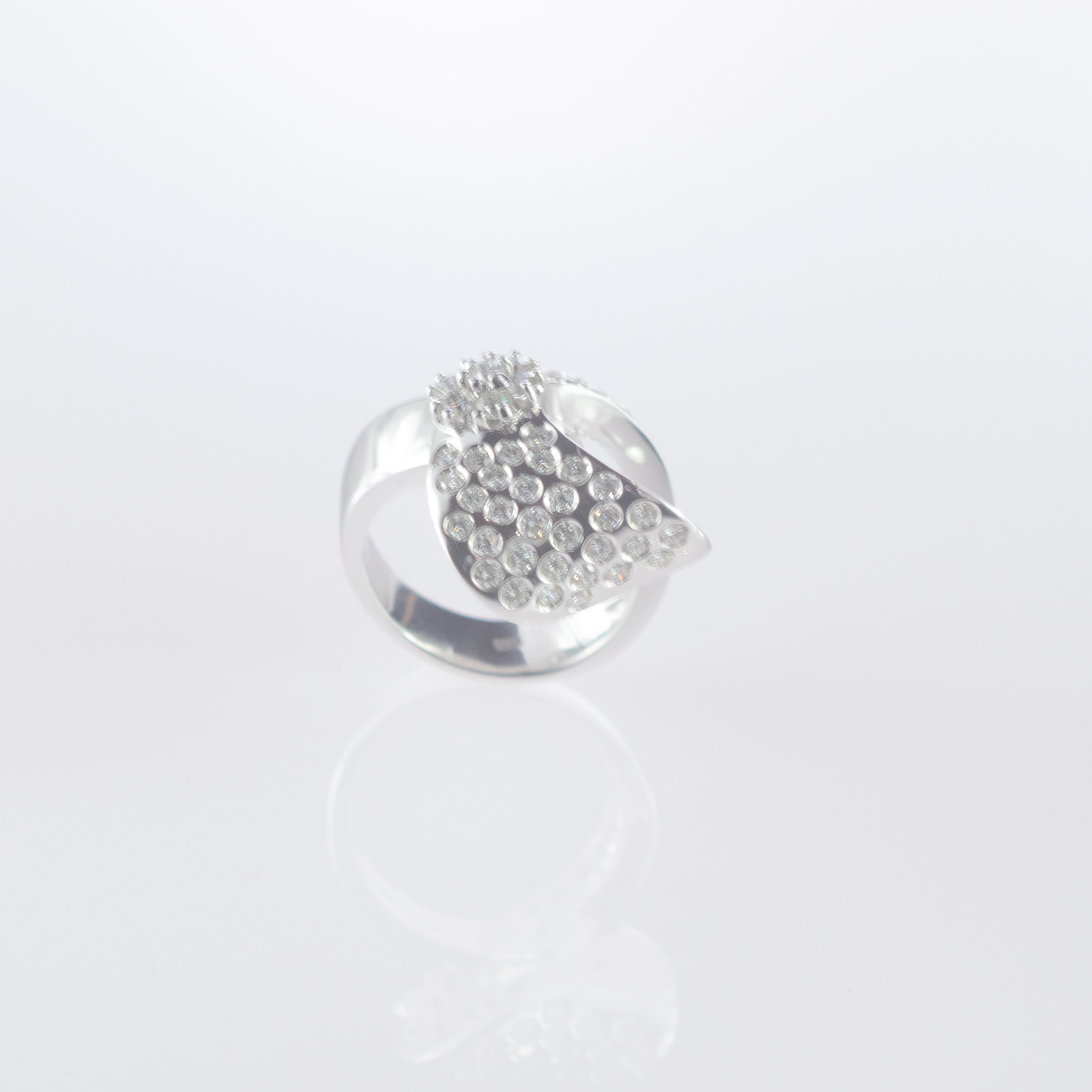 Brilliant Cut Intini Jewels 1.5 Diamond Brilliant 18 Karat White Gold Cluster Curves Ring For Sale