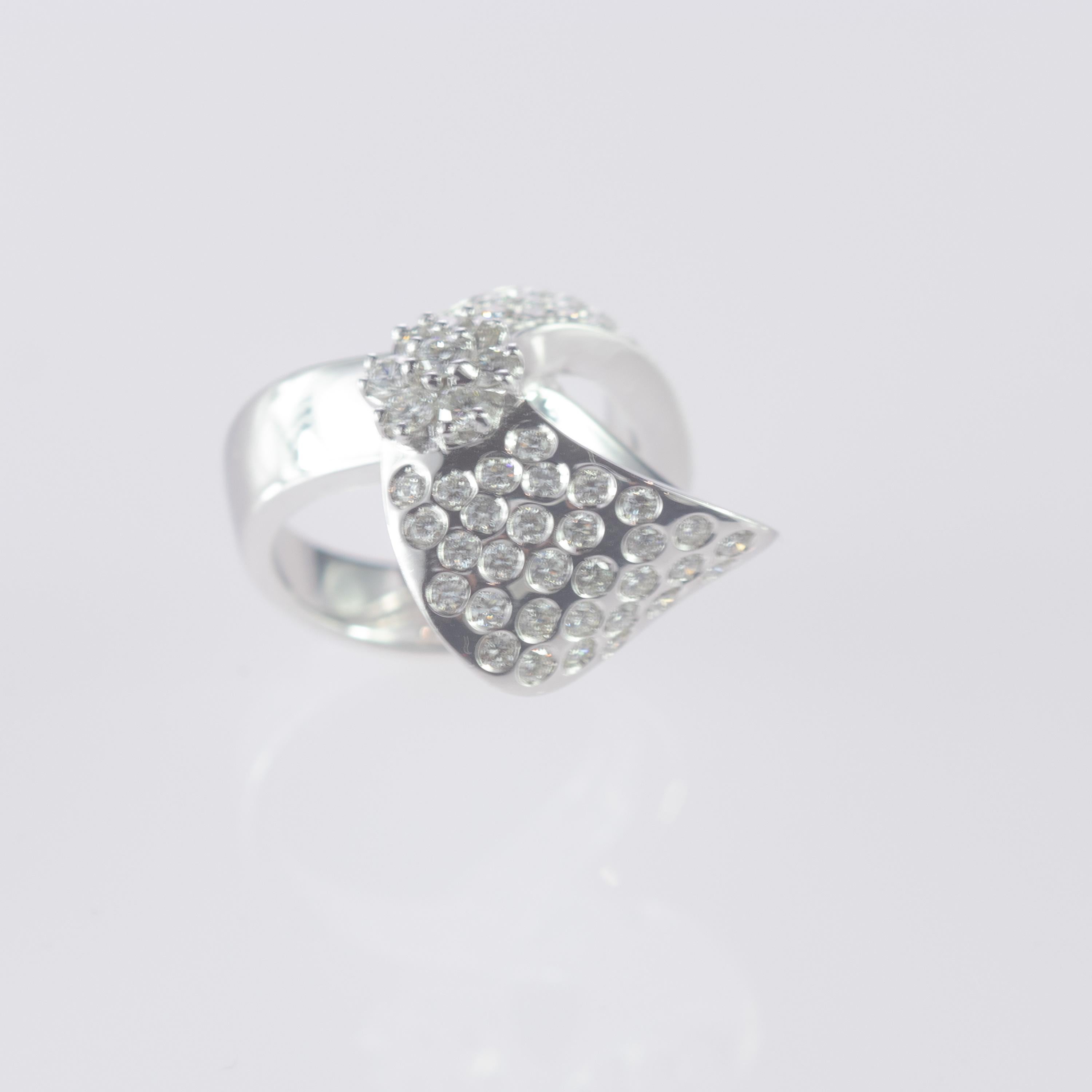 Intini Jewels 1.5 Diamond Brilliant 18 Karat White Gold Cluster Curves Ring In New Condition For Sale In Milano, IT